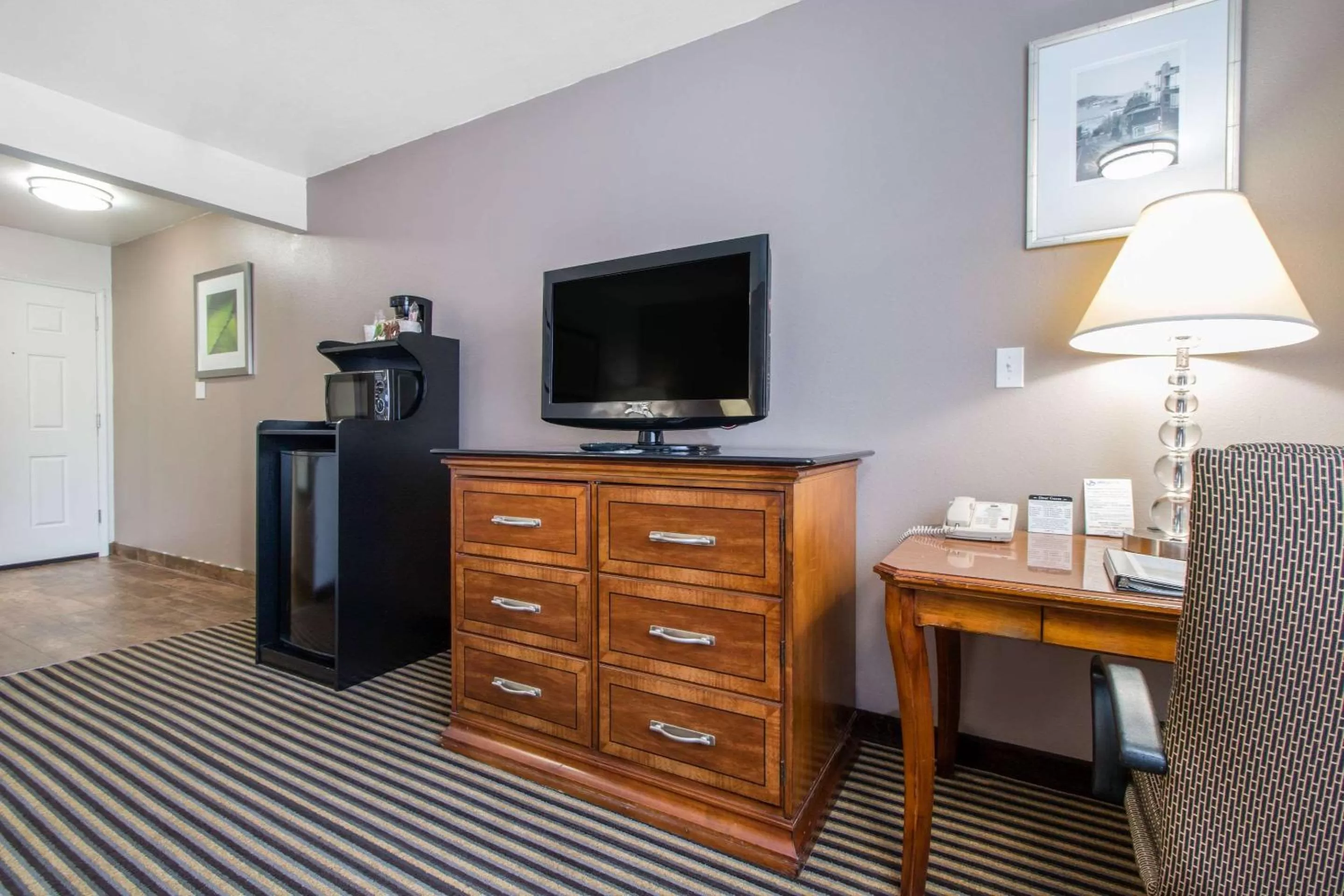 Basic Triple Room in Ramada Bayside Inn & Suites Eureka