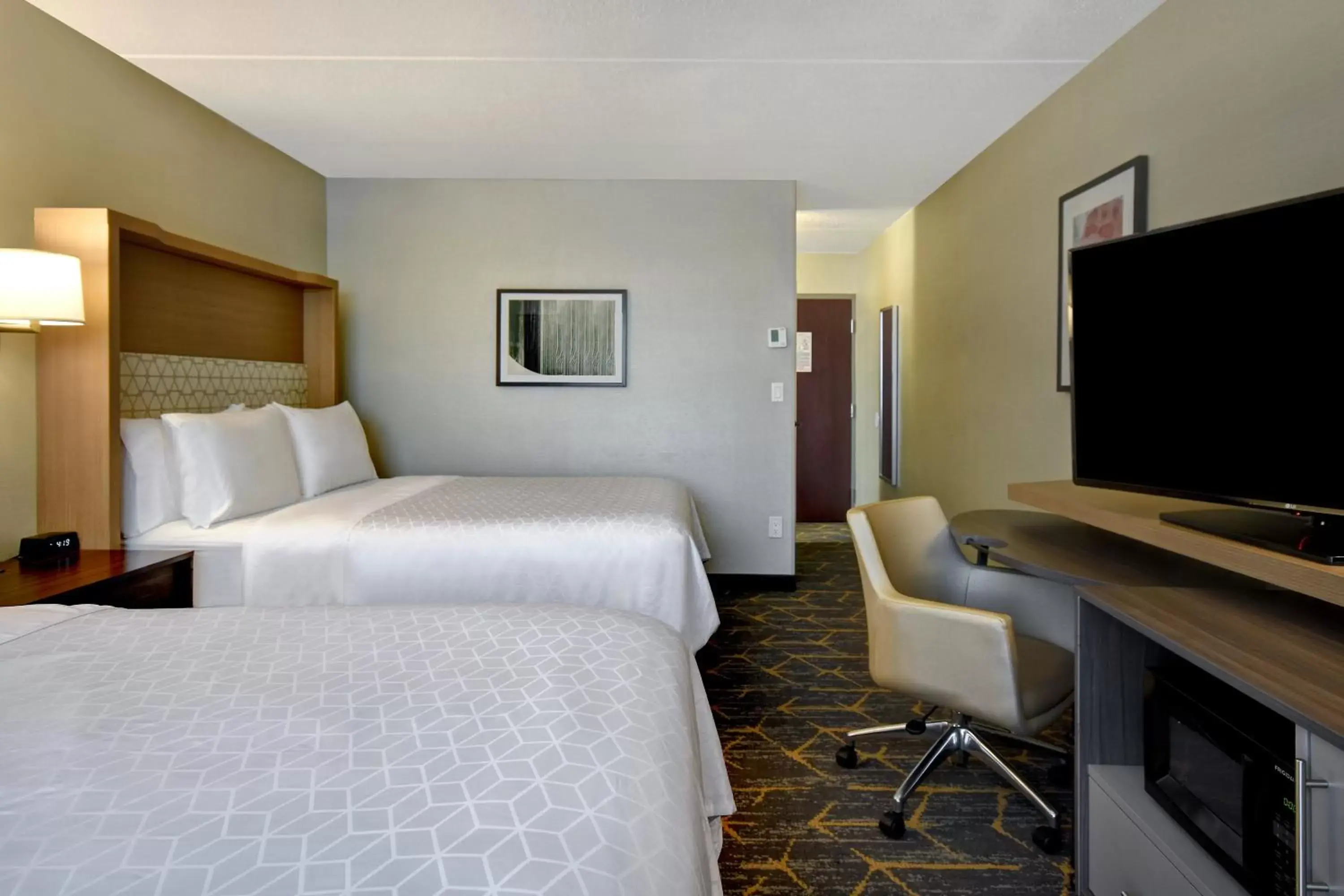 Standard Queen Room with Two Queen Beds - Top Floor in Holiday Inn Philadelphia-Cherry Hill by IHG Standard Queen Room with Two Queen Beds - Top Floor in Holiday Inn Philadelphia-Cherry Hill by IHG