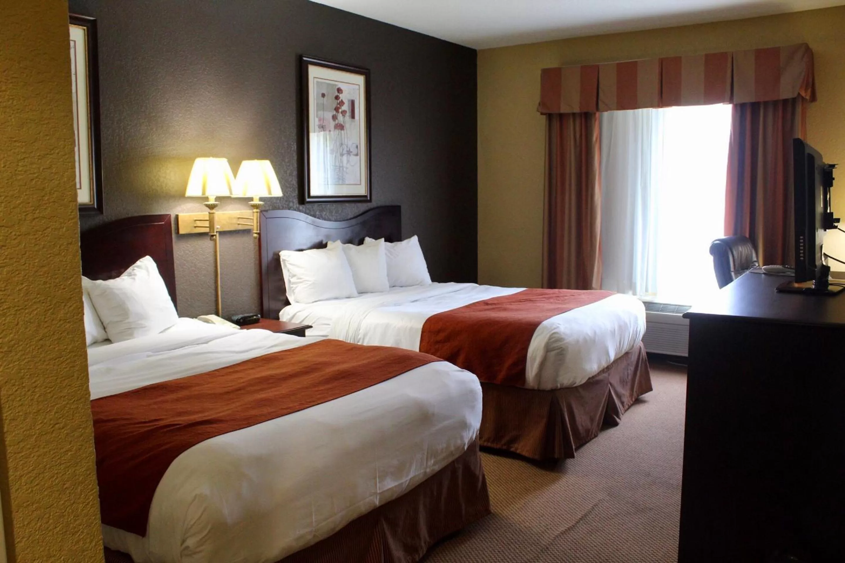 Bed in Country Inn & Suites by Radisson, Hot Springs, AR
