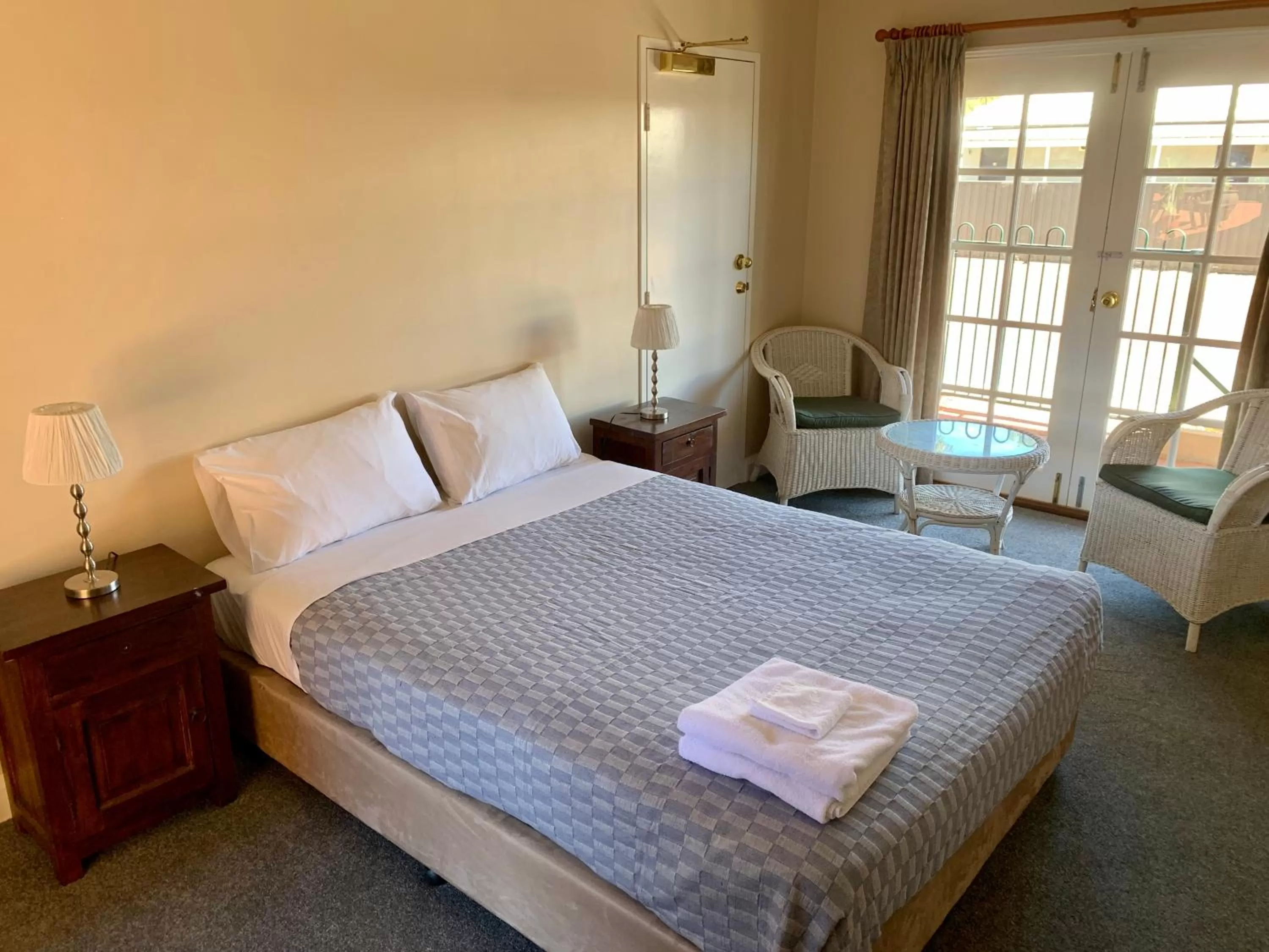 Bed in Settlers Hotel York