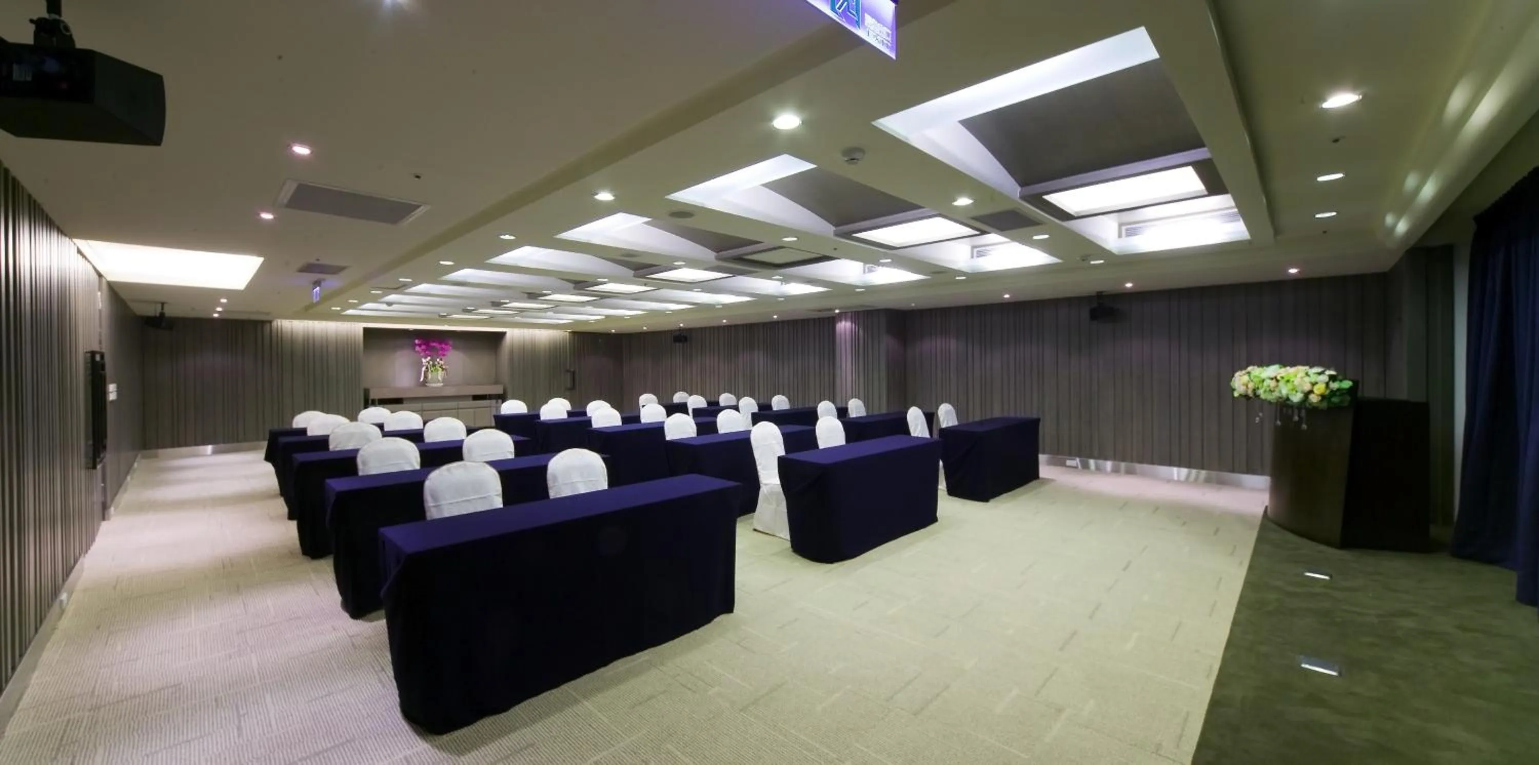 Meeting/conference room in Urban Hotel33