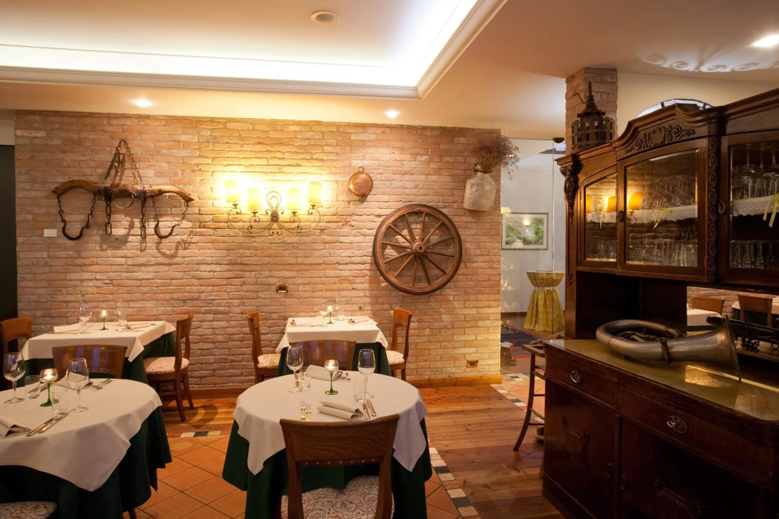 Restaurant/places to eat in Relais Leon d'Oro