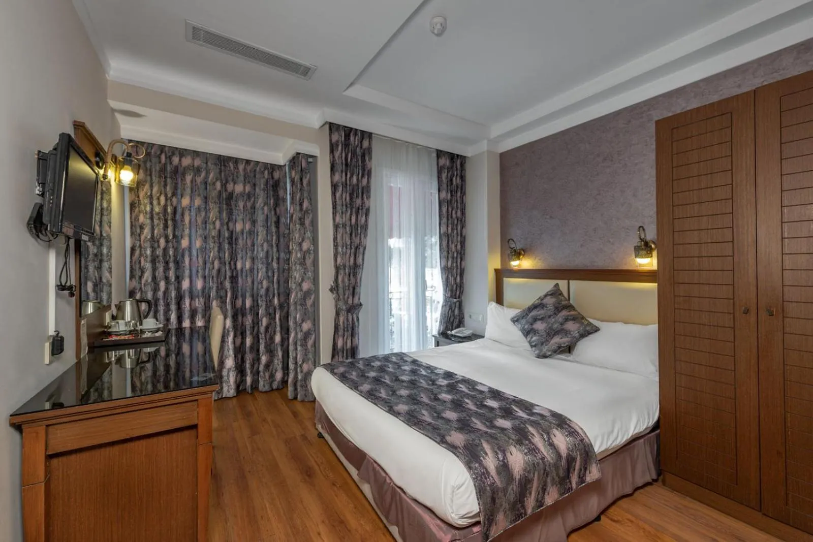 Double or Twin Room in Aristocrat Hotel