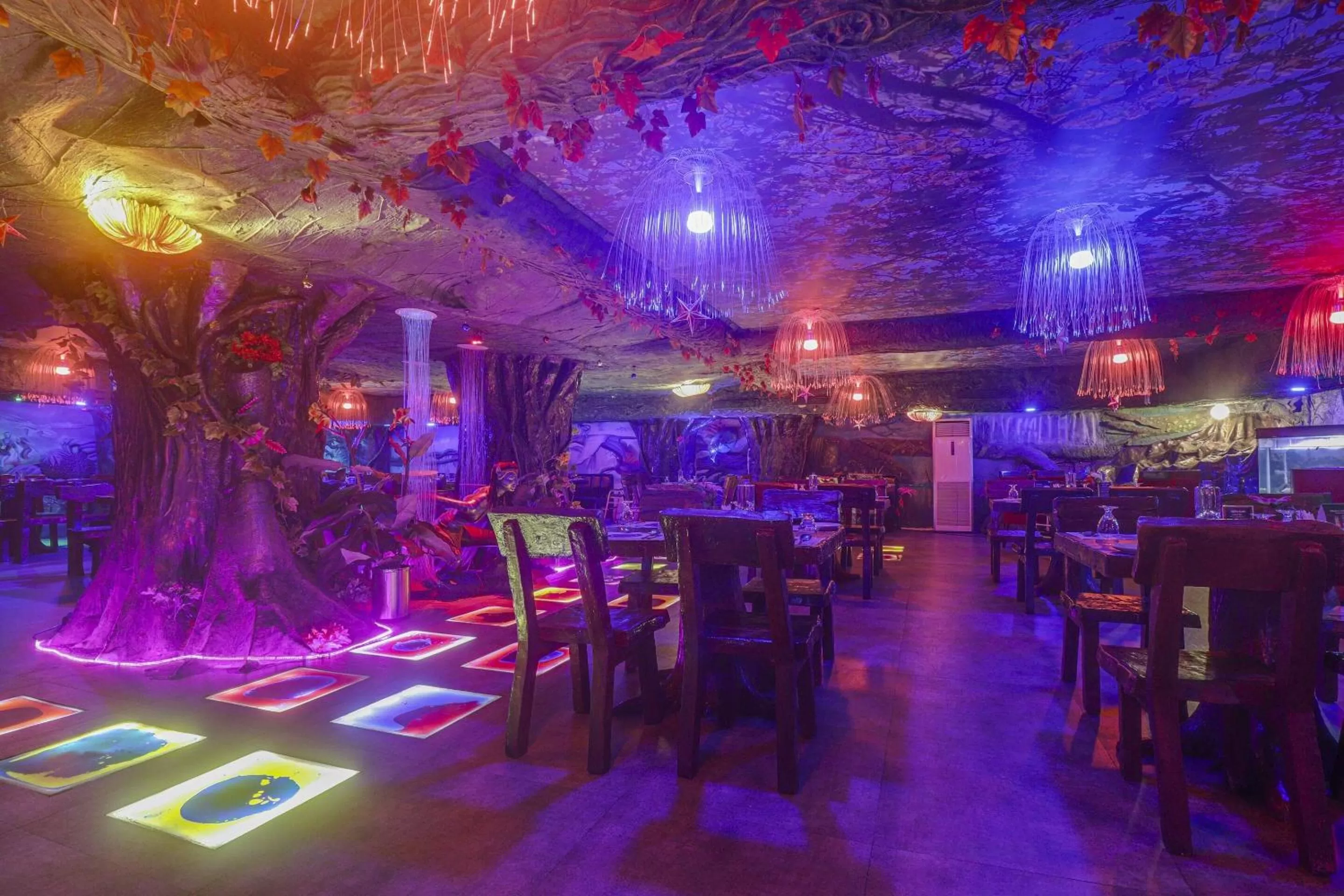 Restaurant/places to eat in Palette - Hotel Chennai La Palace