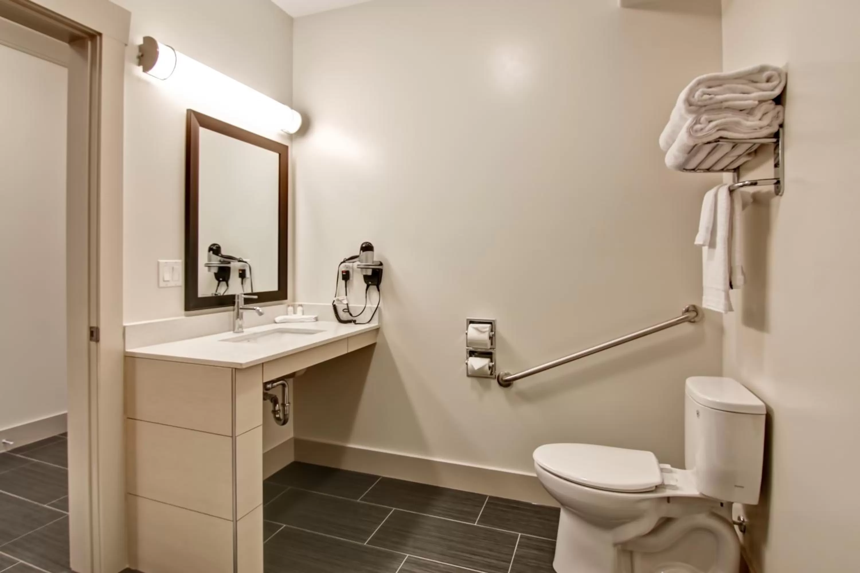 Toilet in Chateau Nova Yellowknife