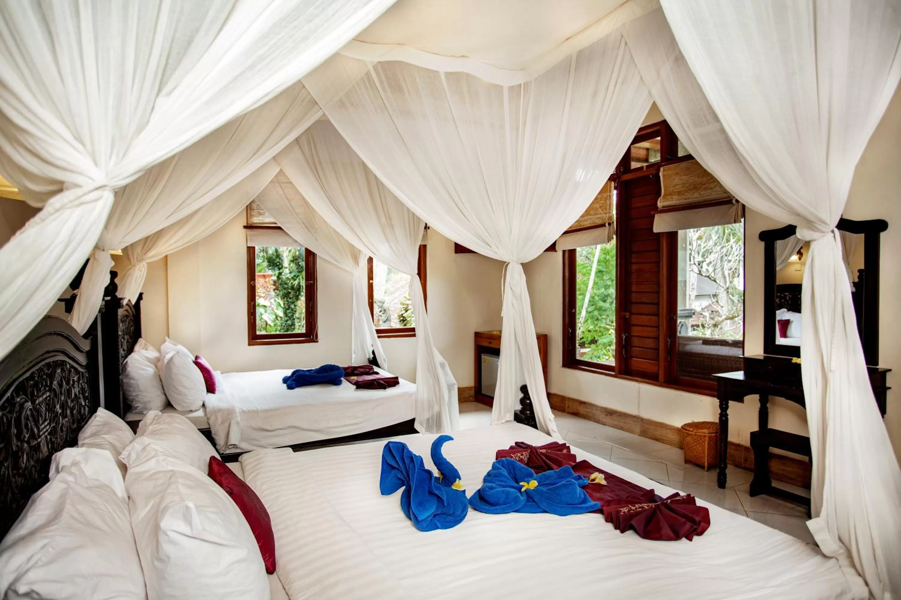 Bedroom, Bed in Nick's Pension