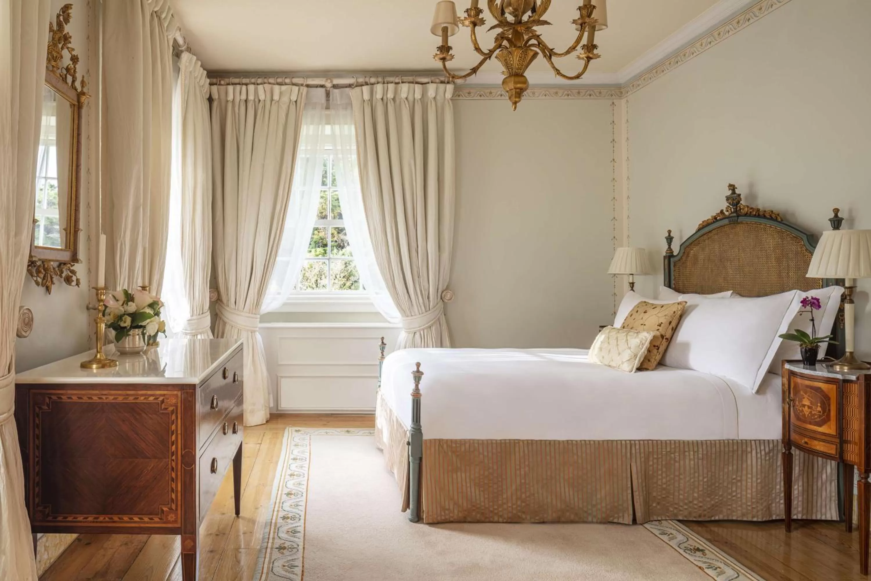 Photo of the whole room, Bed in Valverde Sintra Palácio de Seteais - The Leading Hotels of the World