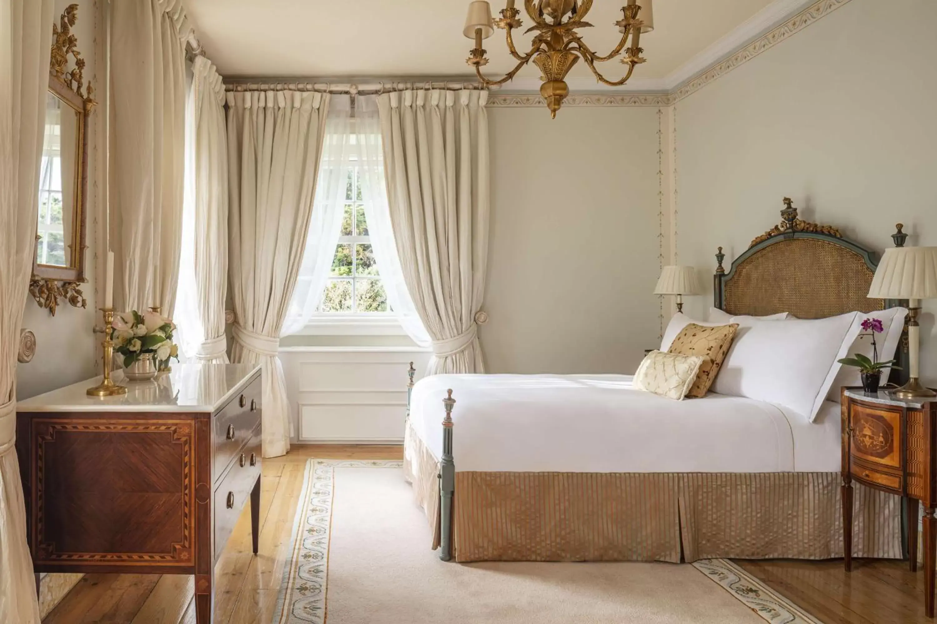 Premium Twin Room with Valley View in Valverde Sintra Palácio de Seteais - The Leading Hotels of the World Premium Twin Room with Valley View in Valverde Sintra Palácio de Seteais - The Leading Hotels of the World