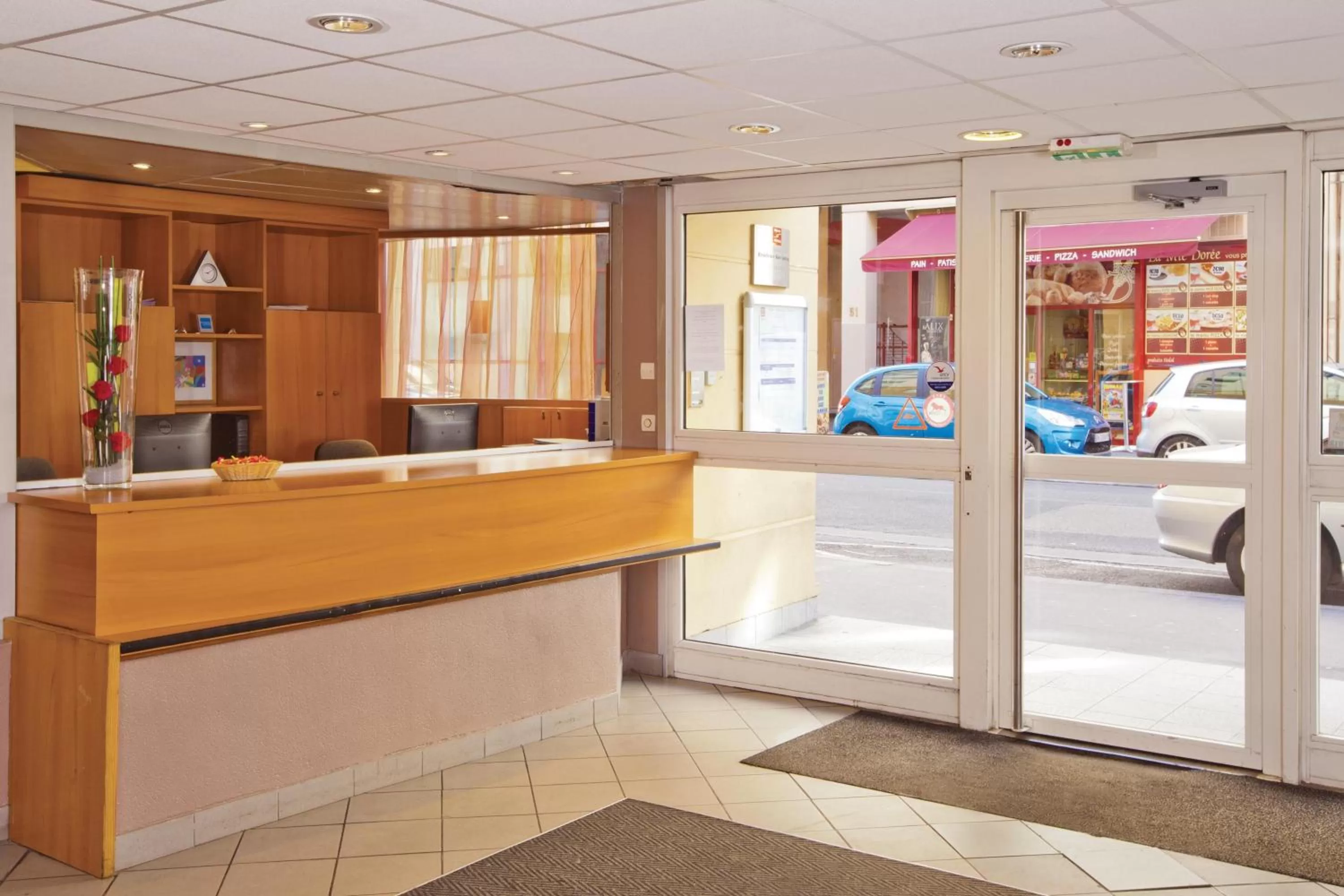 Lobby or reception, Bed in Séjours & Affaires Lyon Saxe-Gambetta