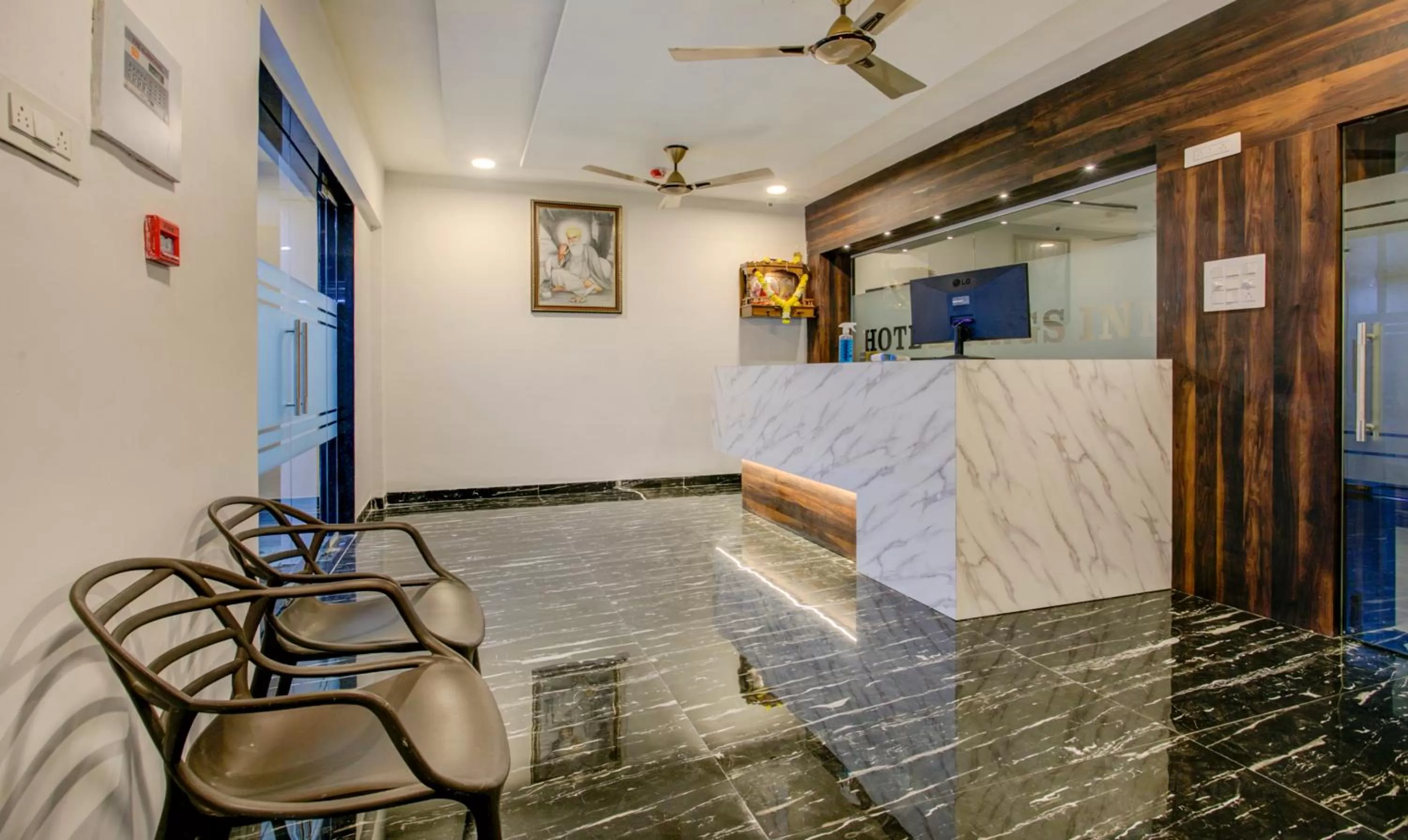 Lobby or reception in Treebo Kings Inn Vashi