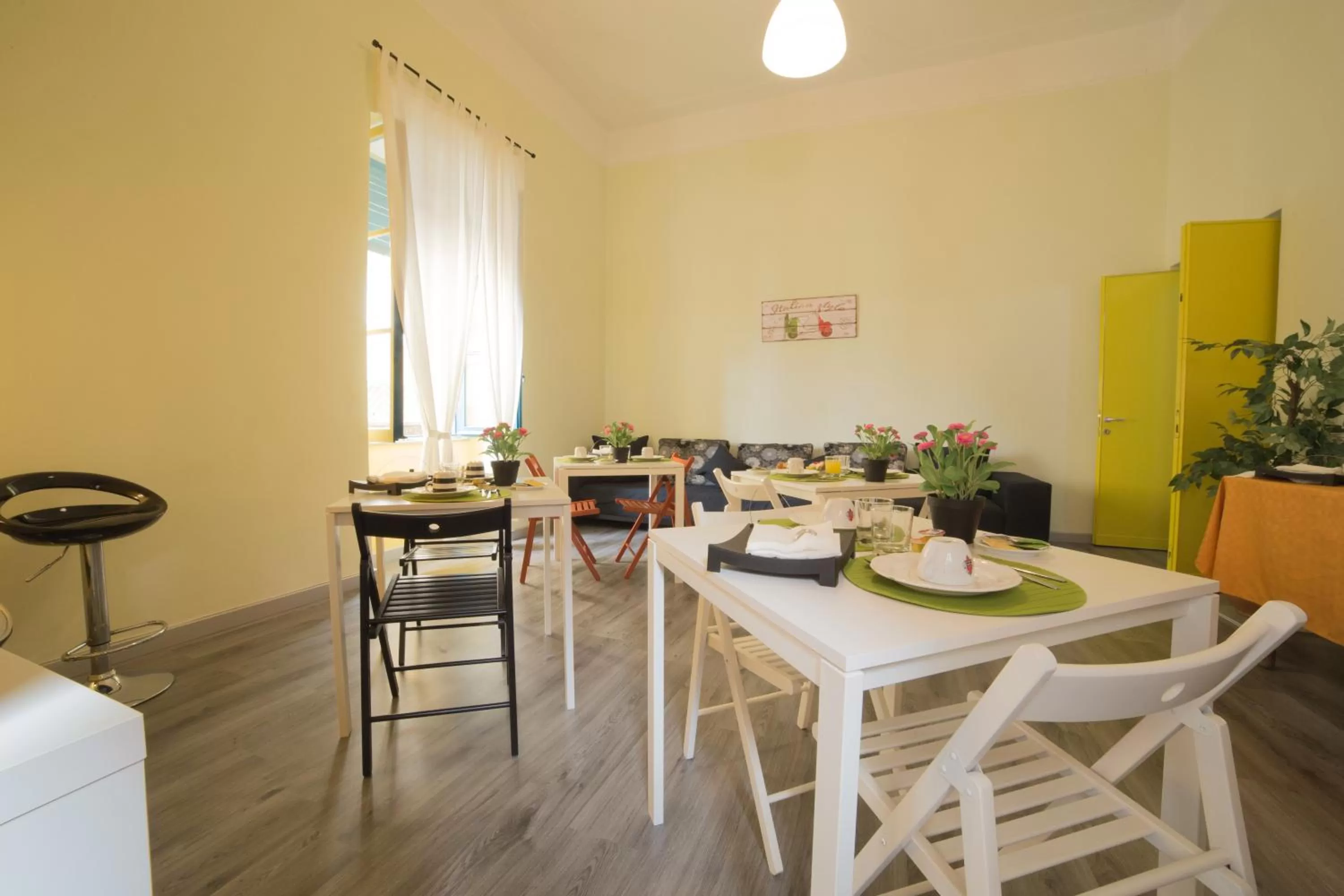 Communal lounge/ TV room in Tra L'Etna E Il Mare B&B