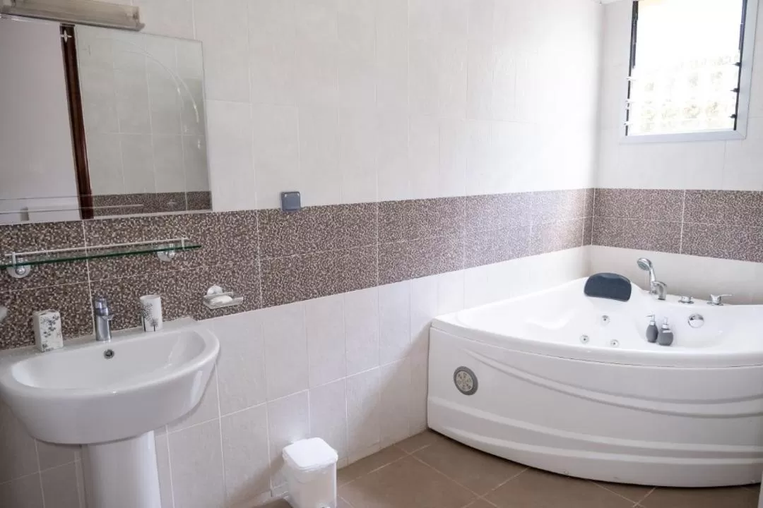 Bathroom in Villa Ayaba