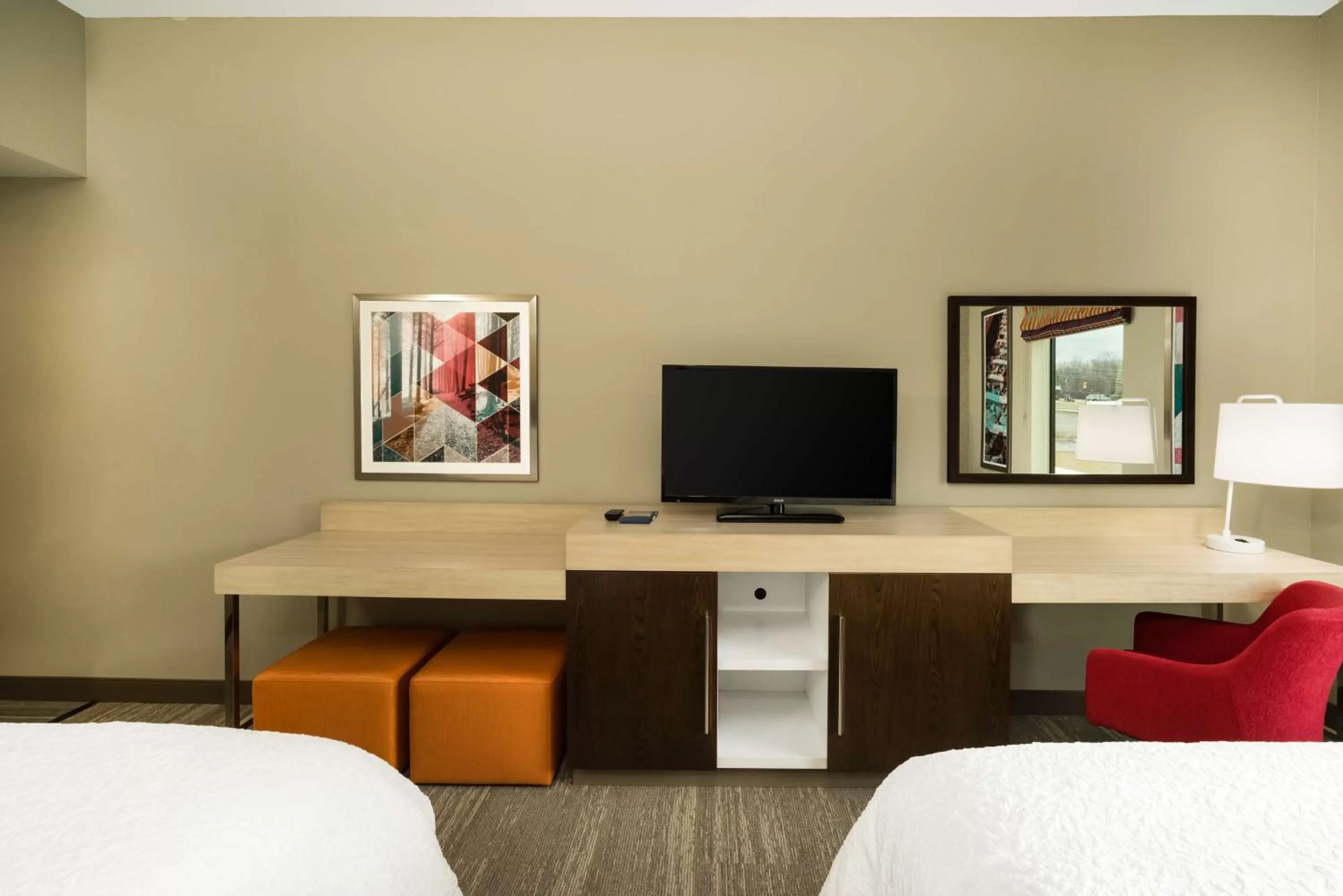 Bedroom, Bed in Hampton Inn Newport