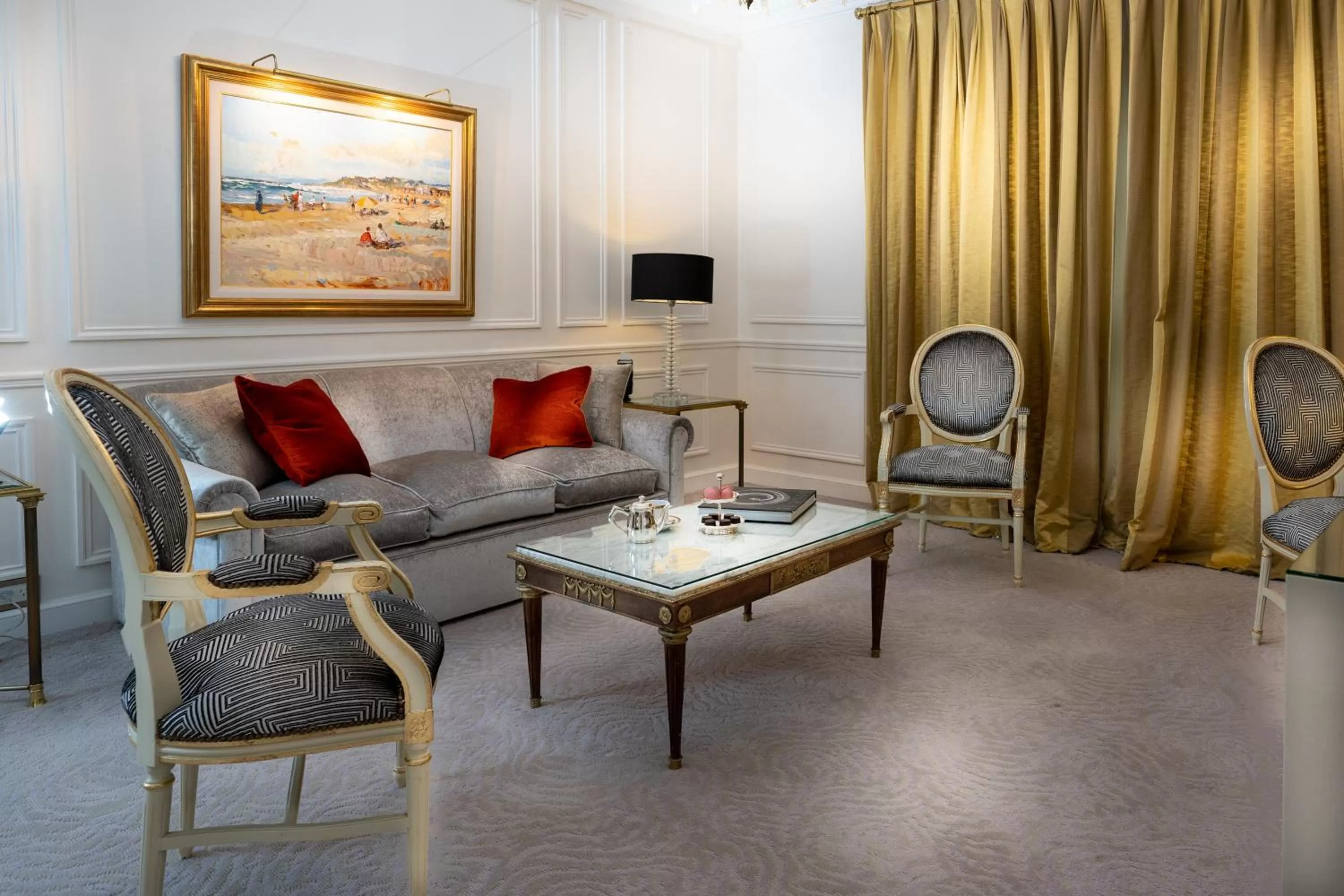 Living room in Alvear Palace Hotel - Leading Hotels of the World