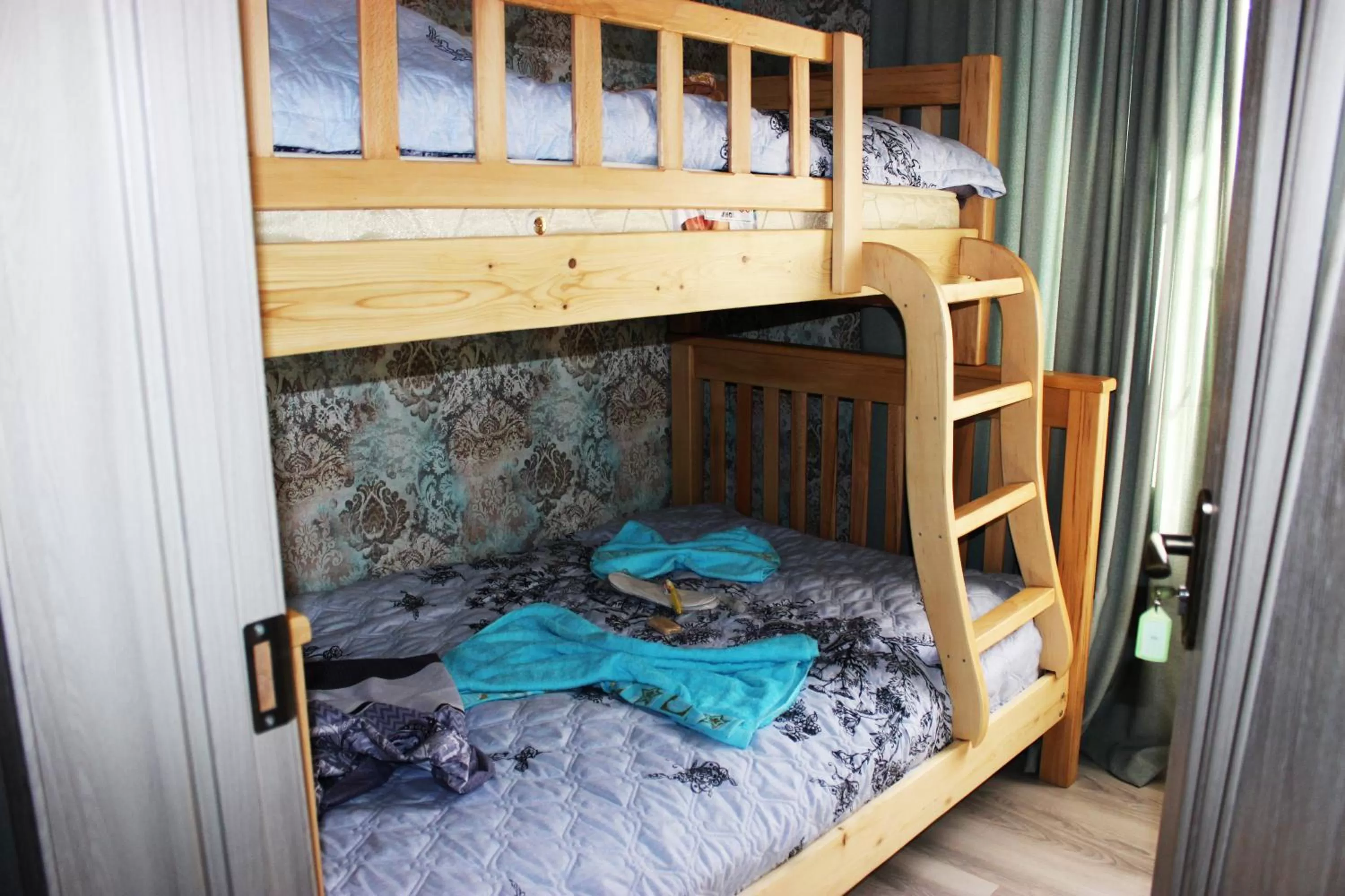 TV and multimedia, Bed in Golden Way