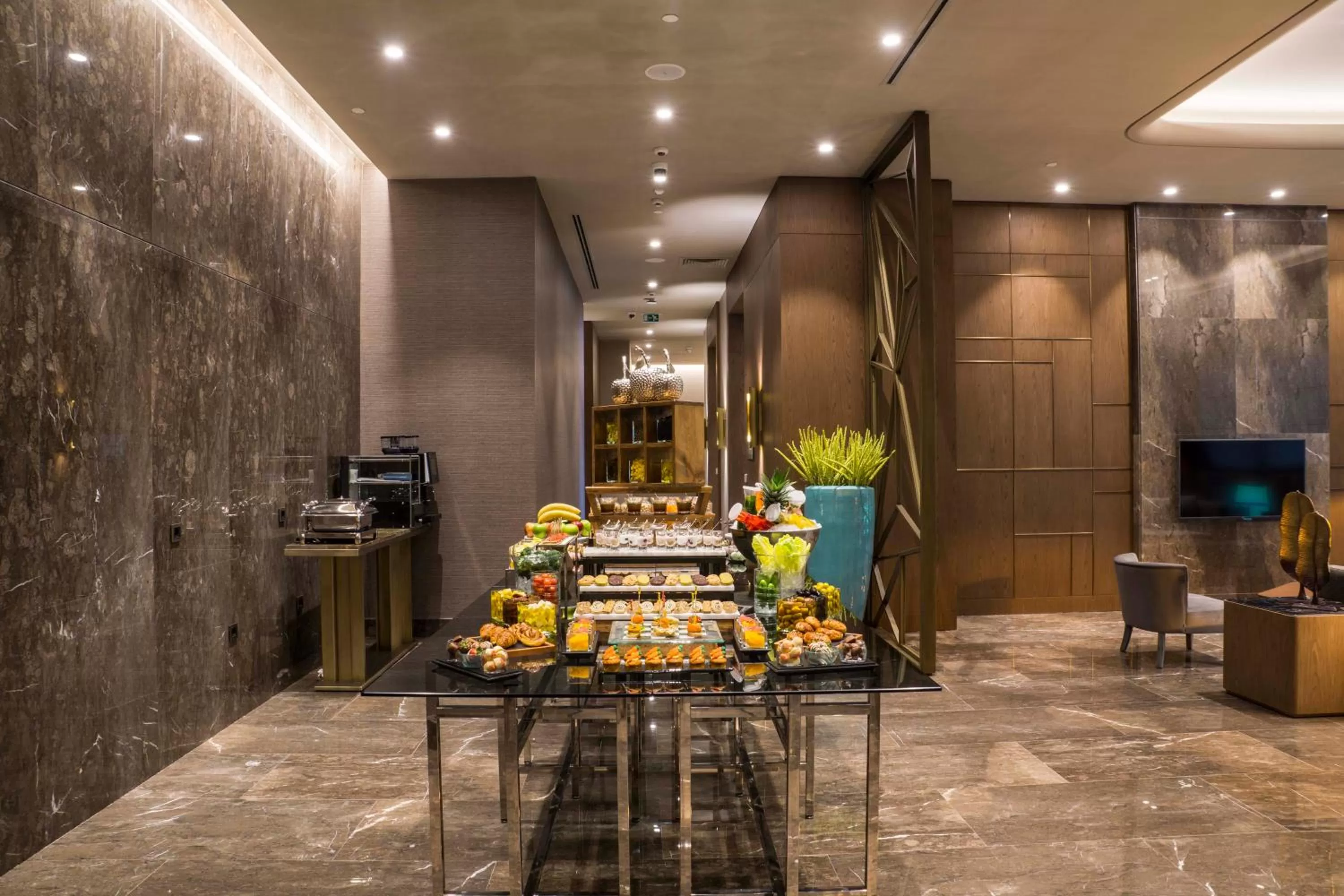 Food and drinks in Radisson Collection Hotel, Vadistanbul