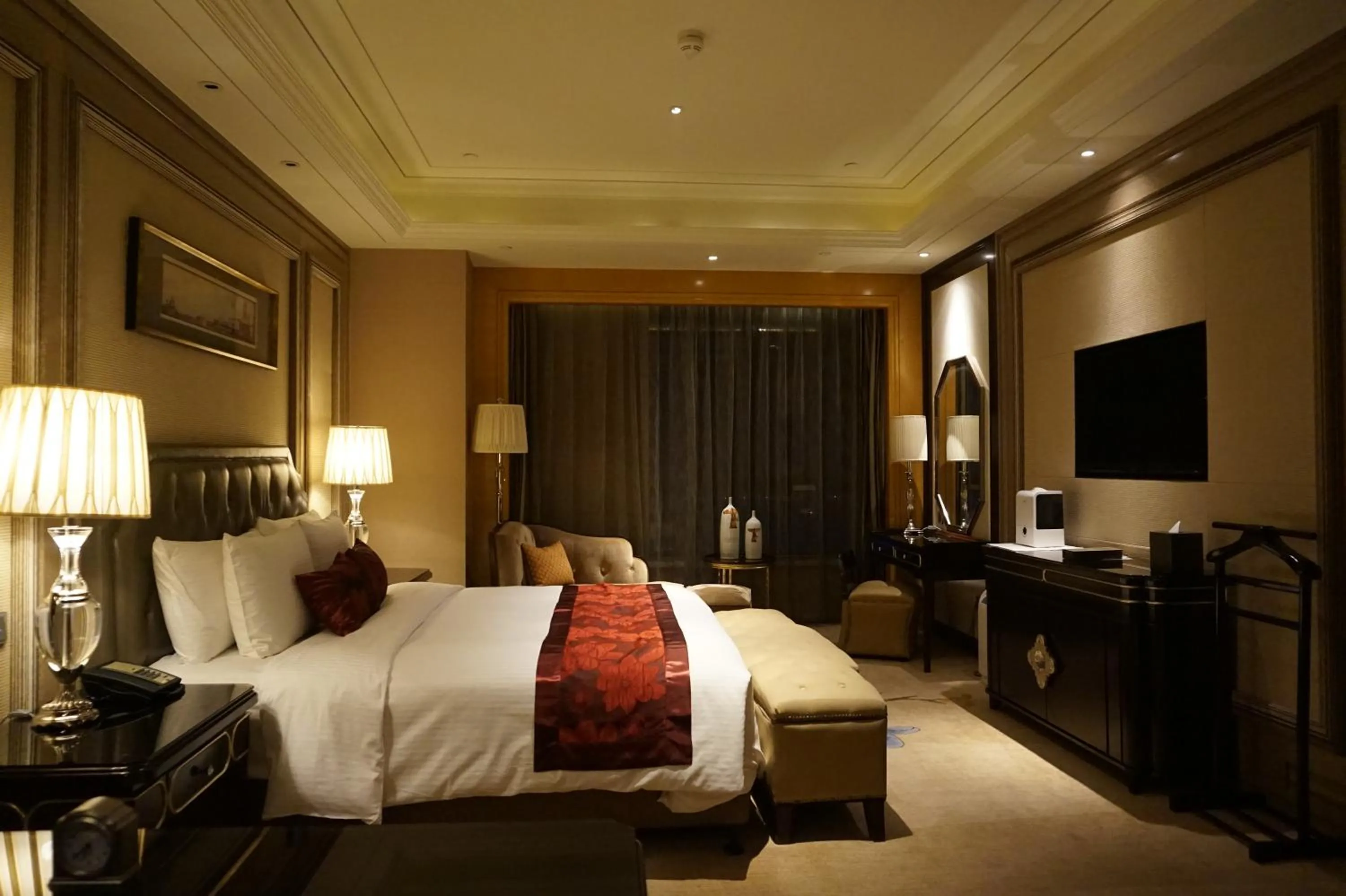 Bed in Wanda Realm Harbin Hotel