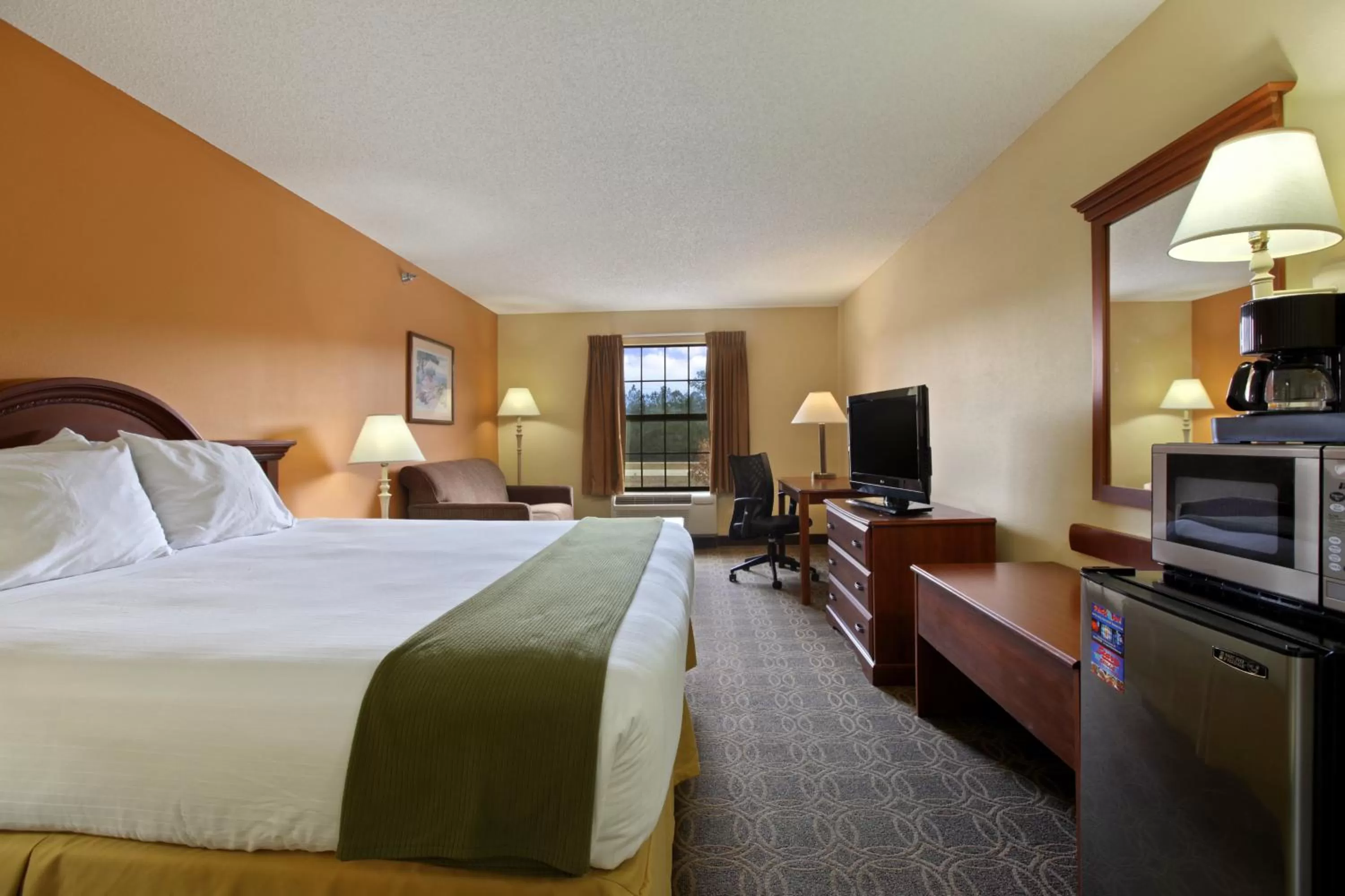 Photo of the whole room, Bed in Days Inn by Wyndham Shallotte