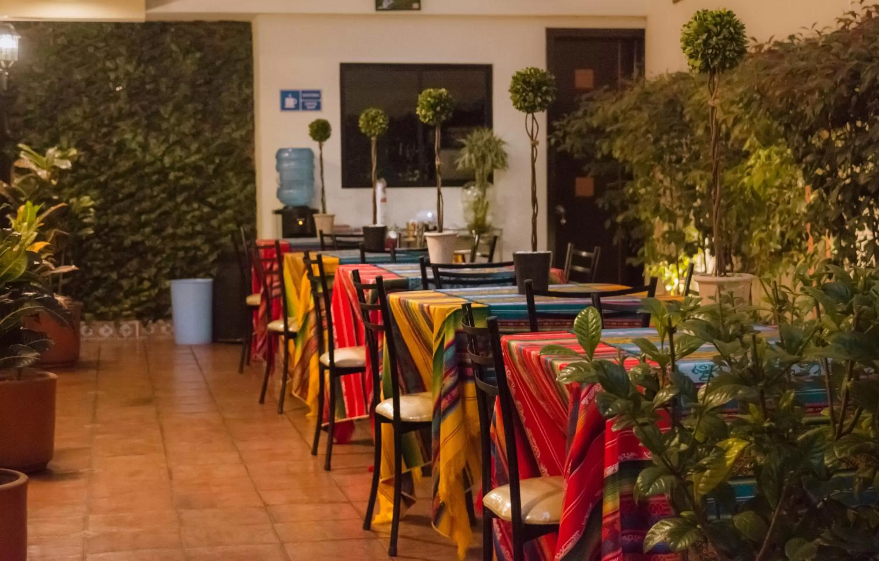 Restaurant/Places to Eat in Hotel La Farola