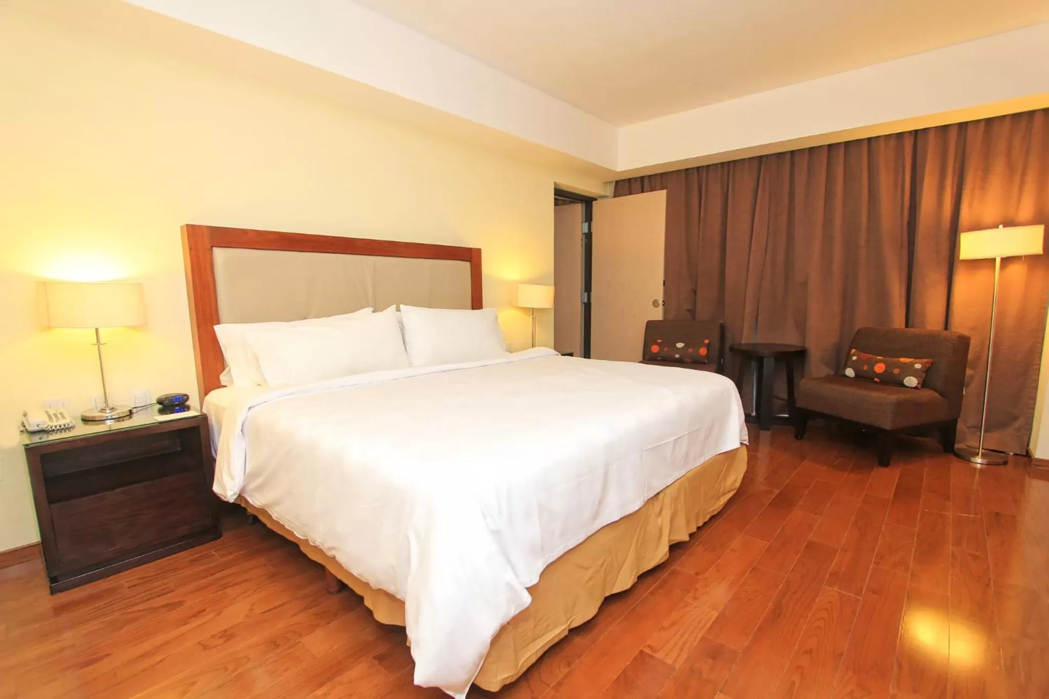 Photo of the whole room, Bed in Holiday Inn Leon by IHG