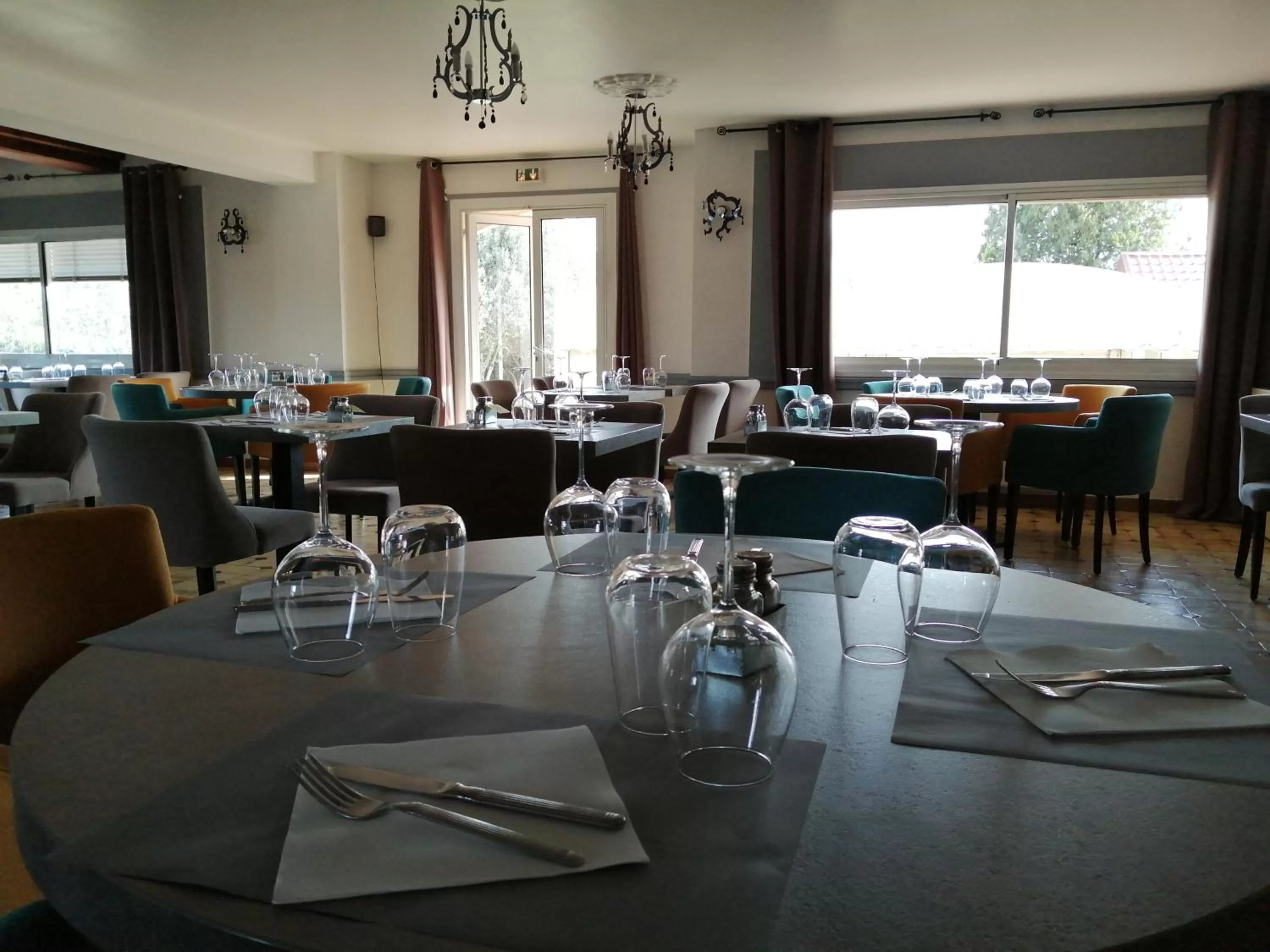 Restaurant/places to eat in Le Neoulous