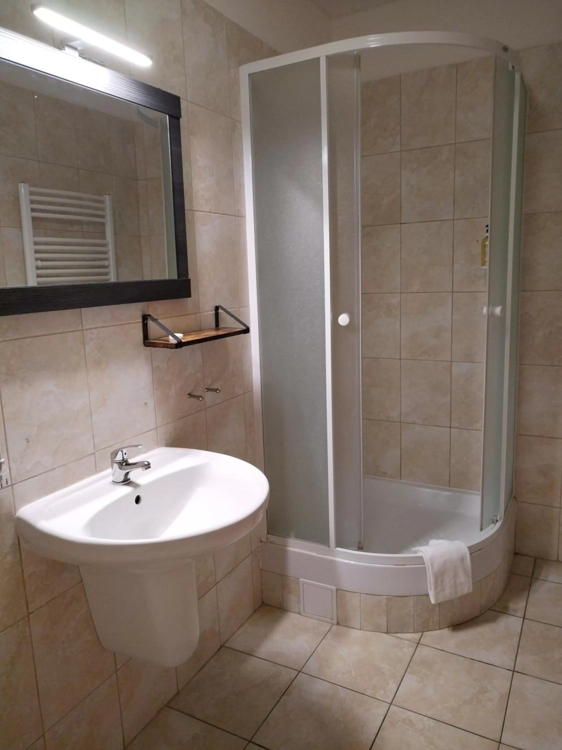 Shower in Hotel Arko