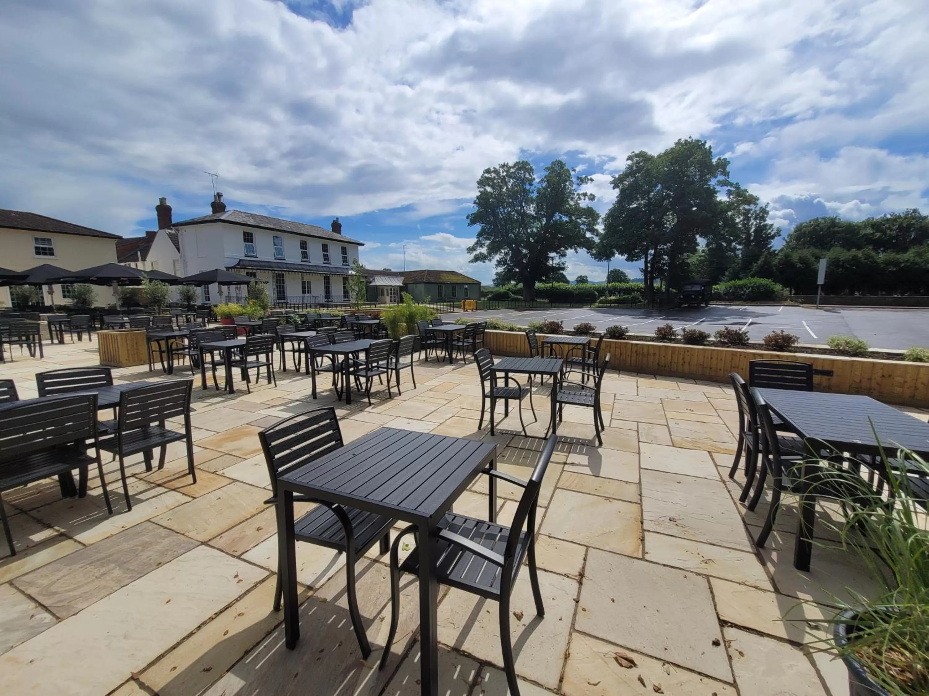 Garden in The Oakwood Hotel