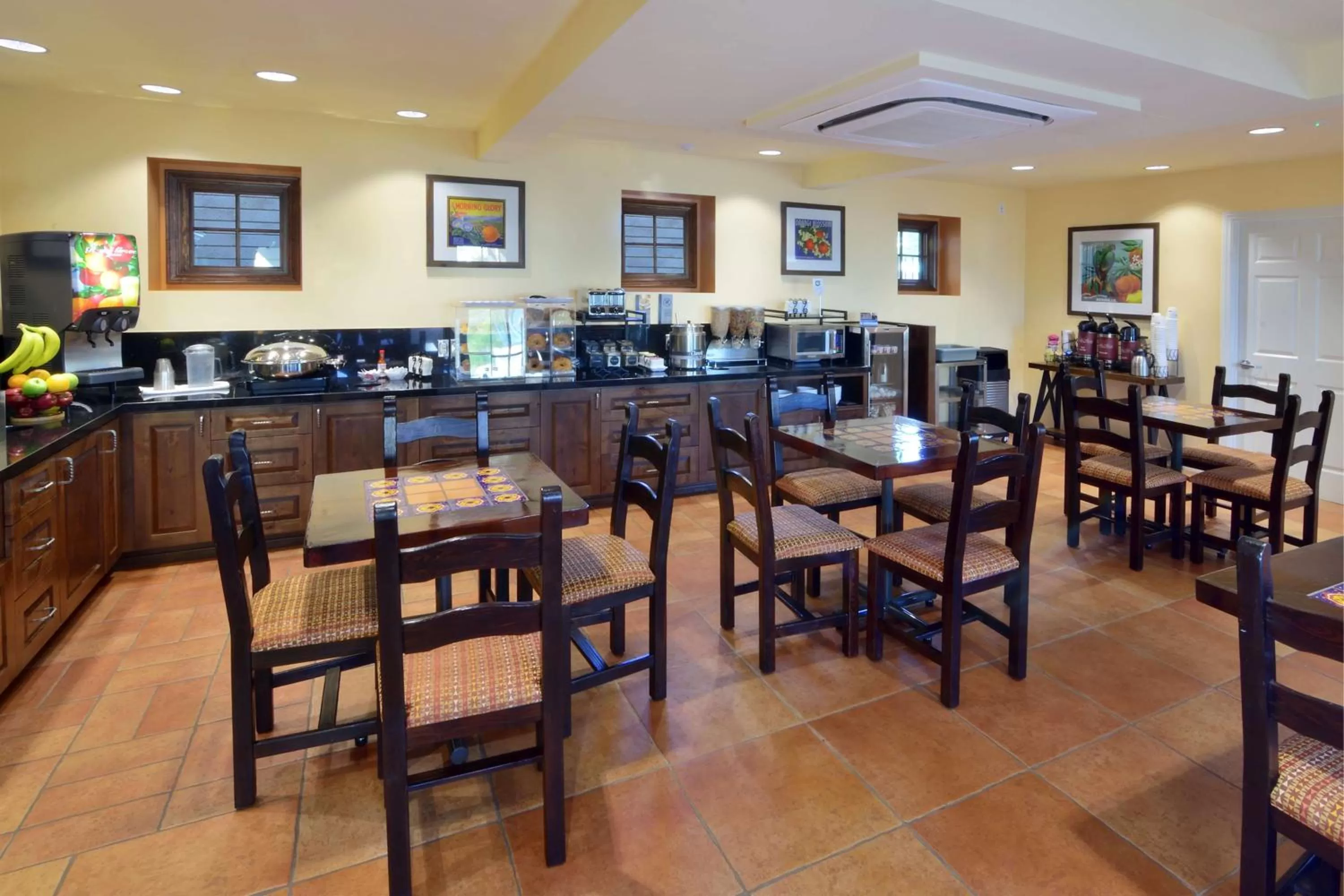 Restaurant/places to eat in Lamplighter Inn & Suites at SDSU