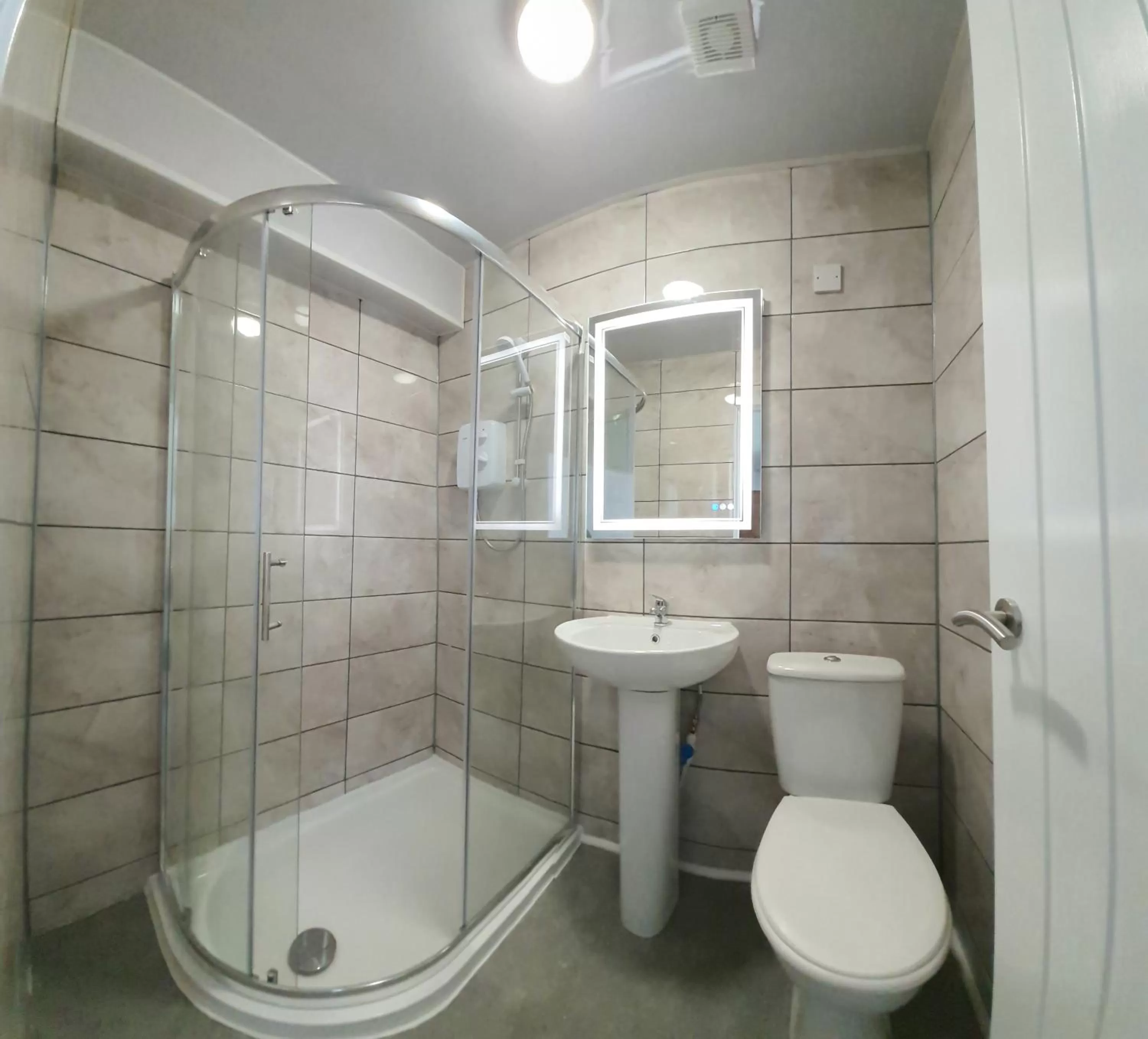 Bathroom in Charlton Aparthotel