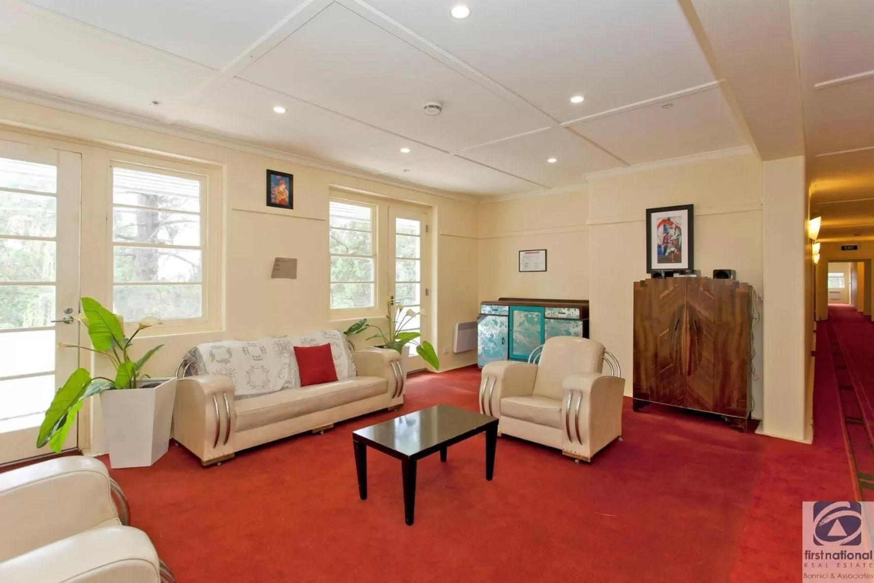 Nightclub / DJ in Linaker Art Deco Motel