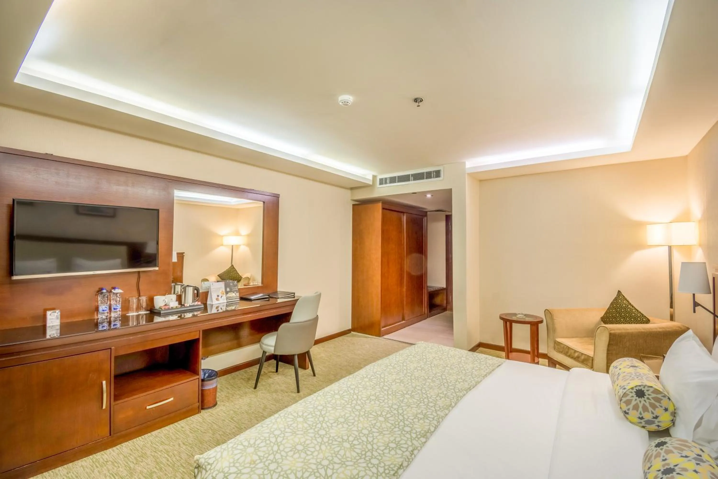 Bedroom, Bed in Grand Plaza Hotel - Dhabab Riyadh