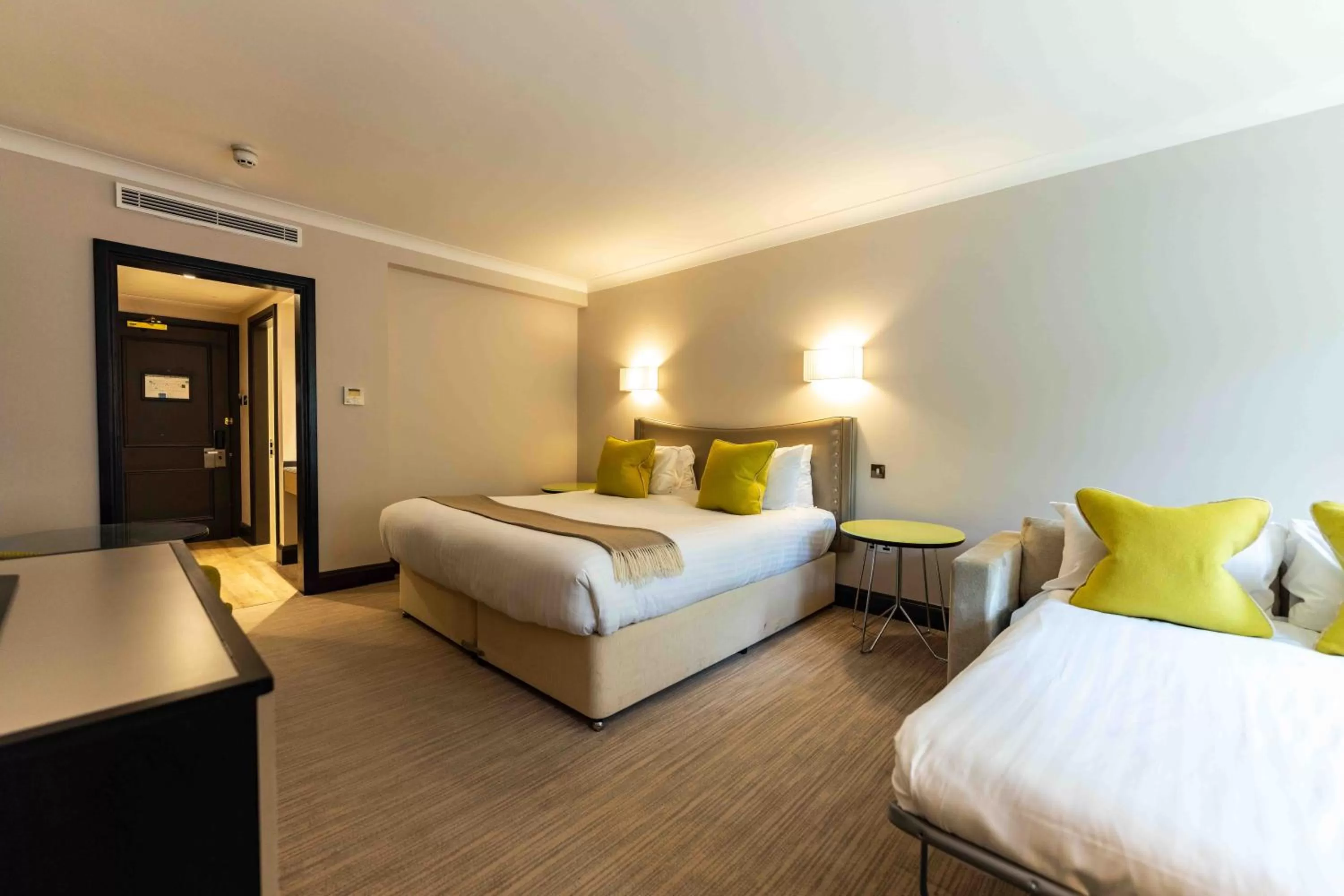 Family, Bed in Royal Berkshire