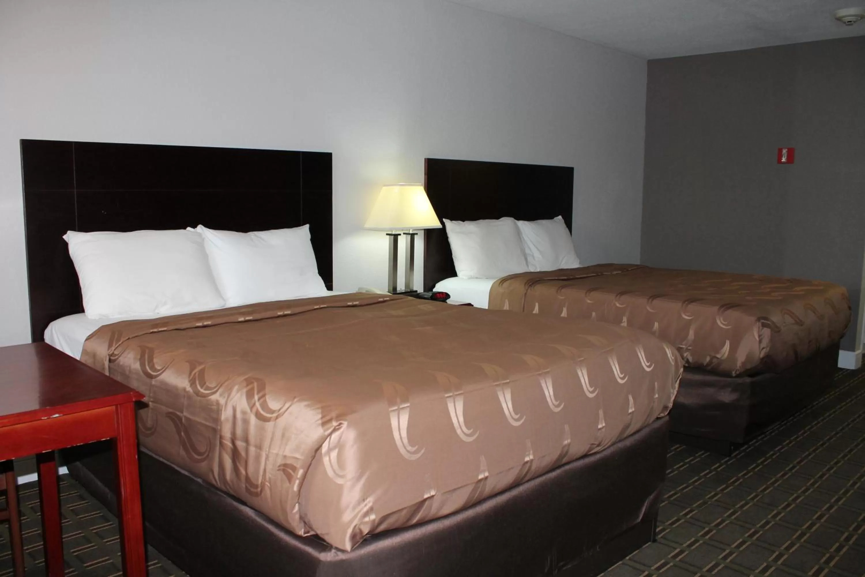 Bed in Quality Inn & Suites Port Arthur - Nederland