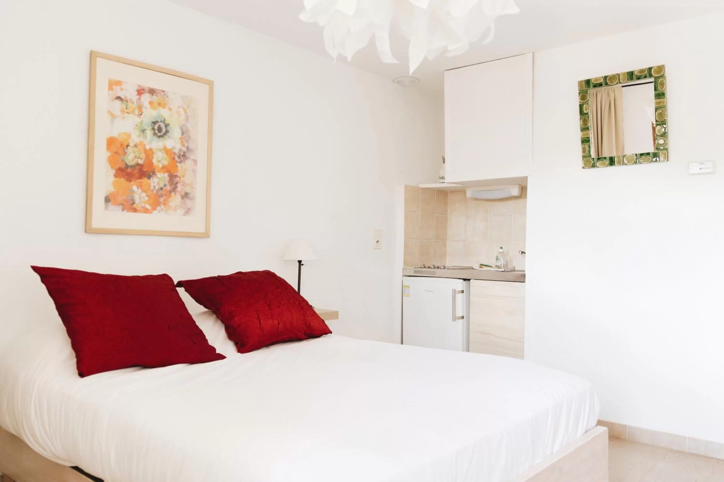 Bed in Hôtel la Fête en Provence