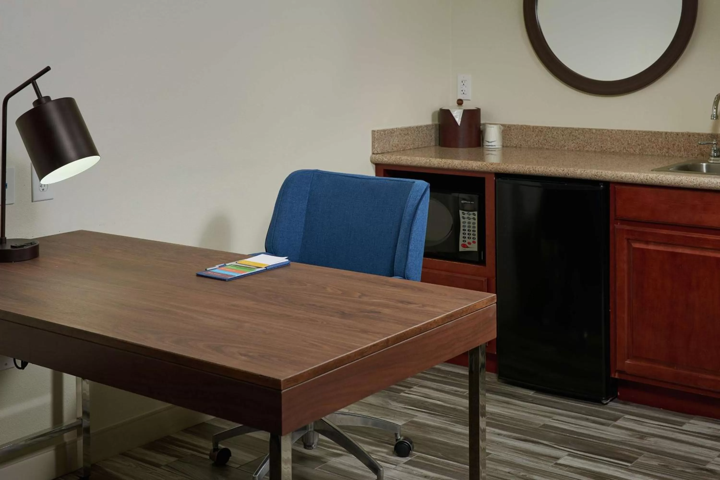 Bedroom in Hampton Inn & Suites Phoenix-Surprise