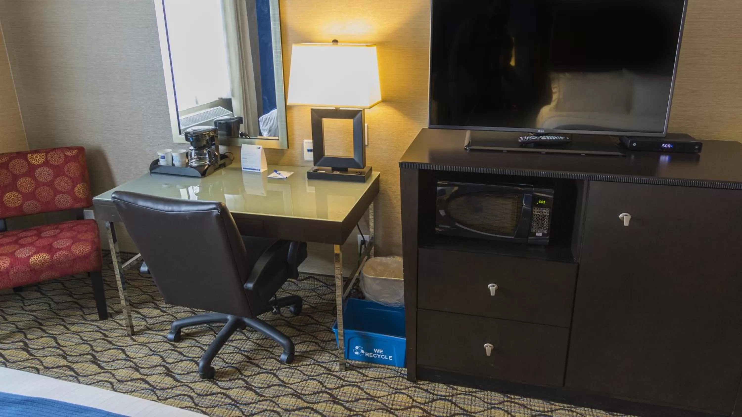 TV and multimedia in Holiday Inn Express Thunder Bay by IHG
