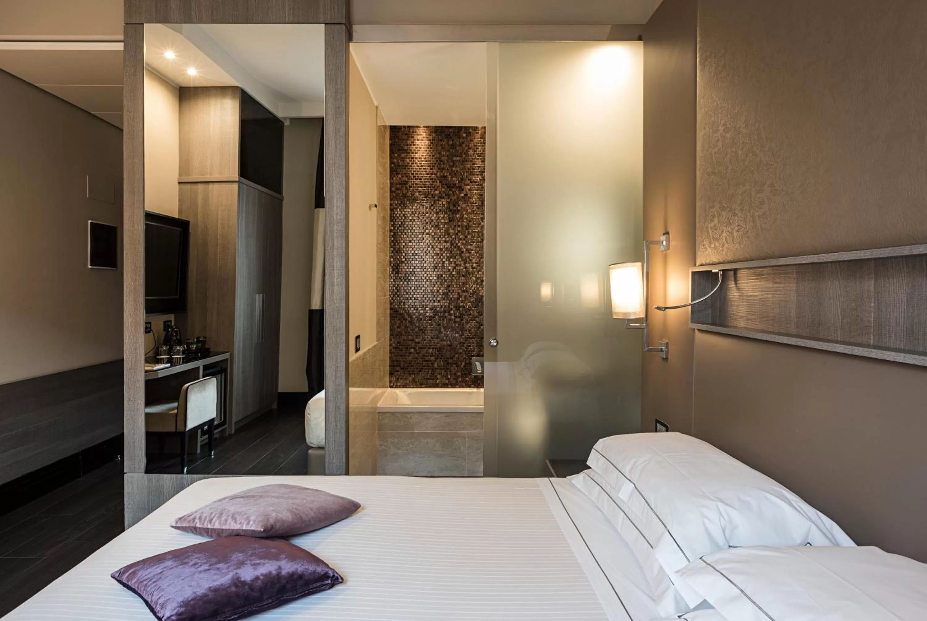 Bed in Rome Life Hotel