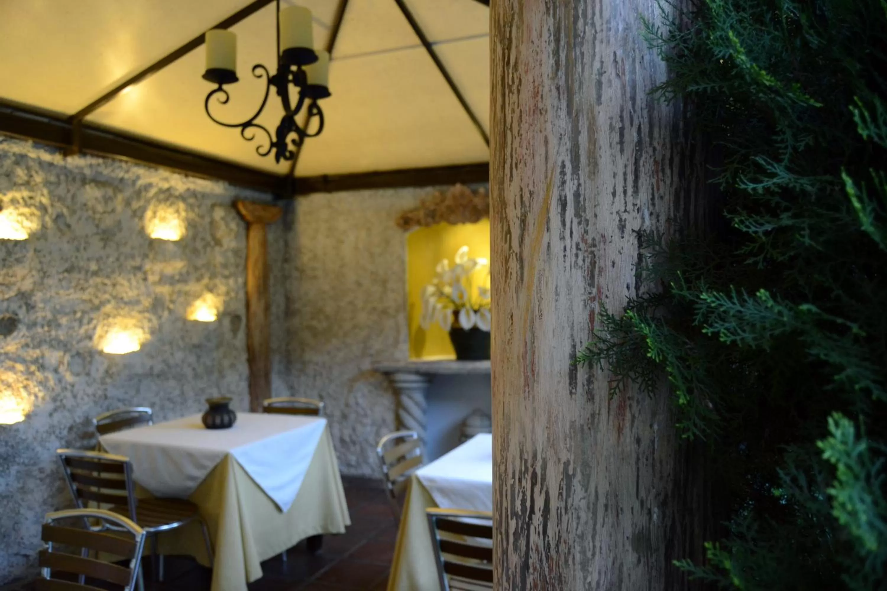 Restaurant/places to eat in Hostal Villa Toscana