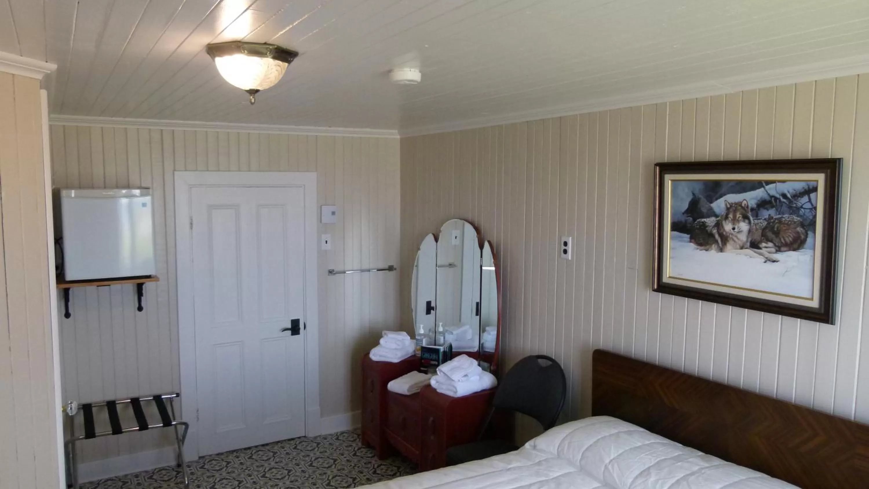 Photo of the whole room in La Maison entre Mer Montagnes