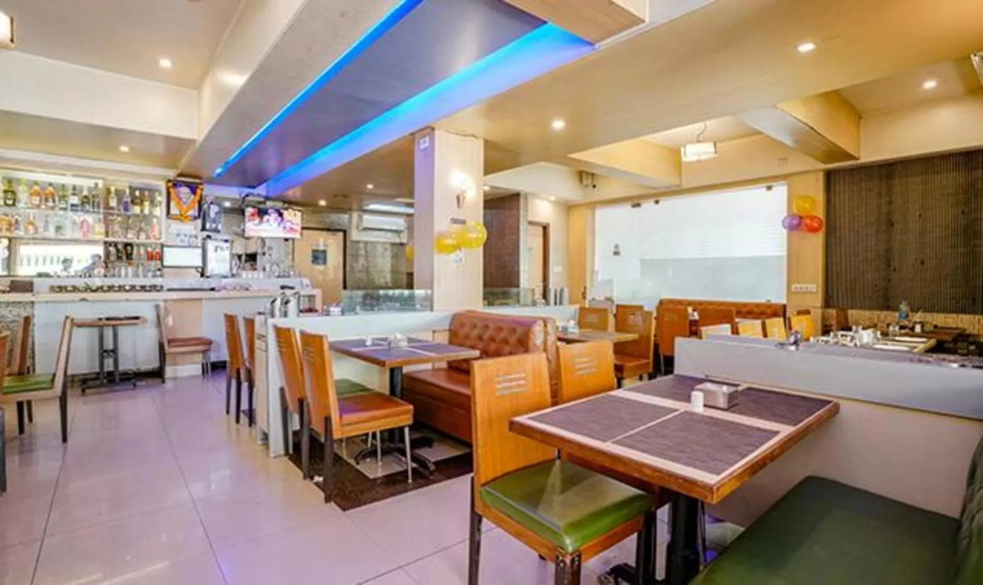 Lounge or bar in SriKrishna Paradise Hotel Thane Navi Mumbai