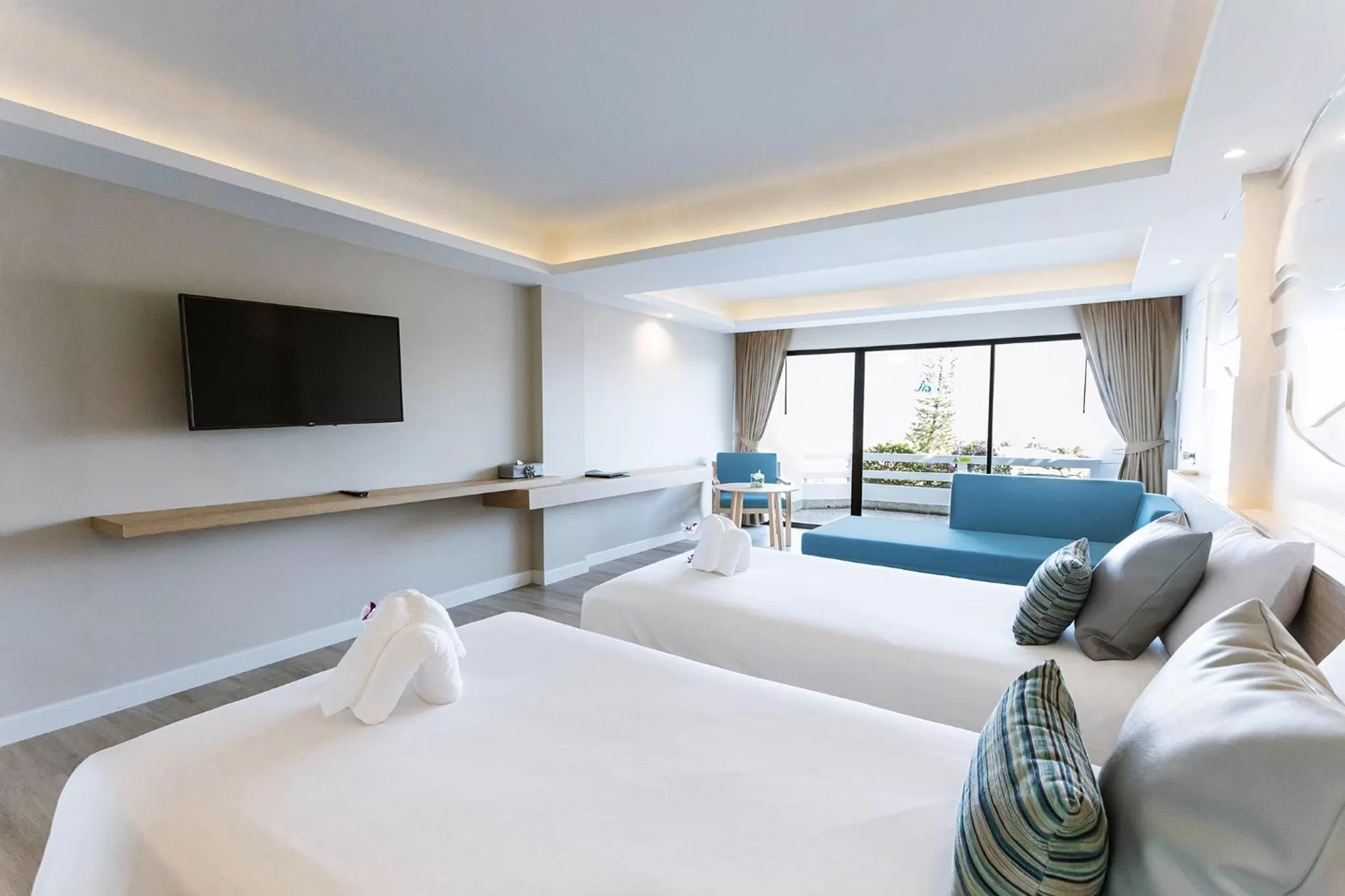 Photo of the whole room, Bed in Methavalai Hotel