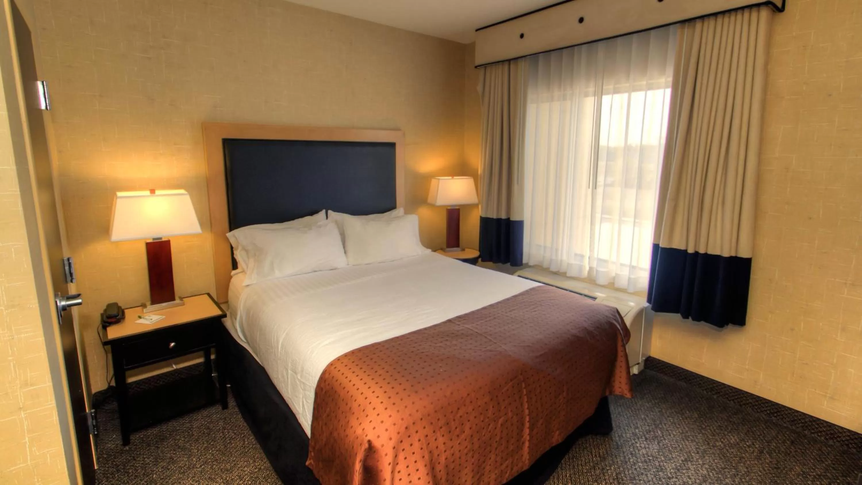 Bed in Holiday Inn Boise Airport by IHG