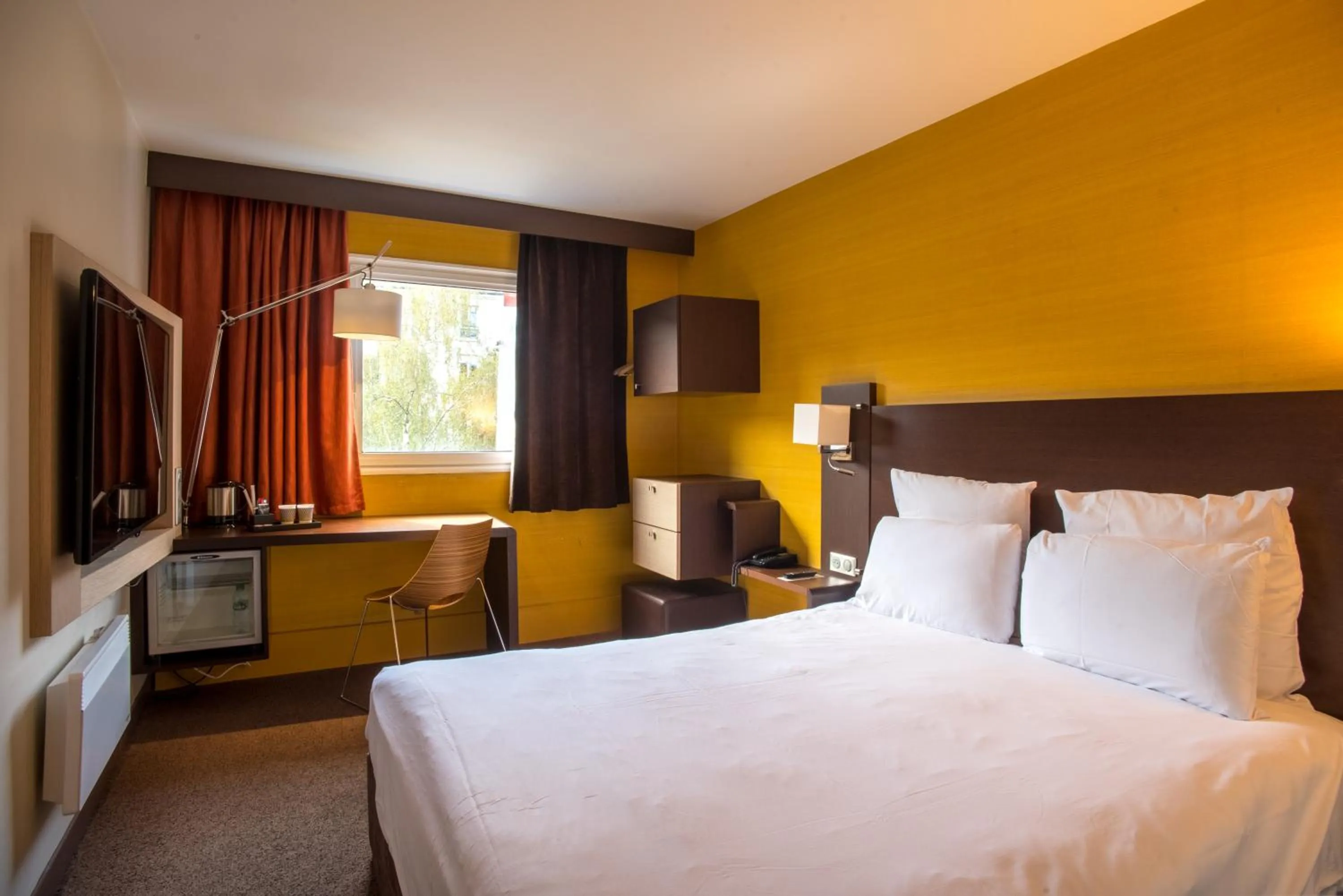 Bed in Mercure Paris Porte de Pantin