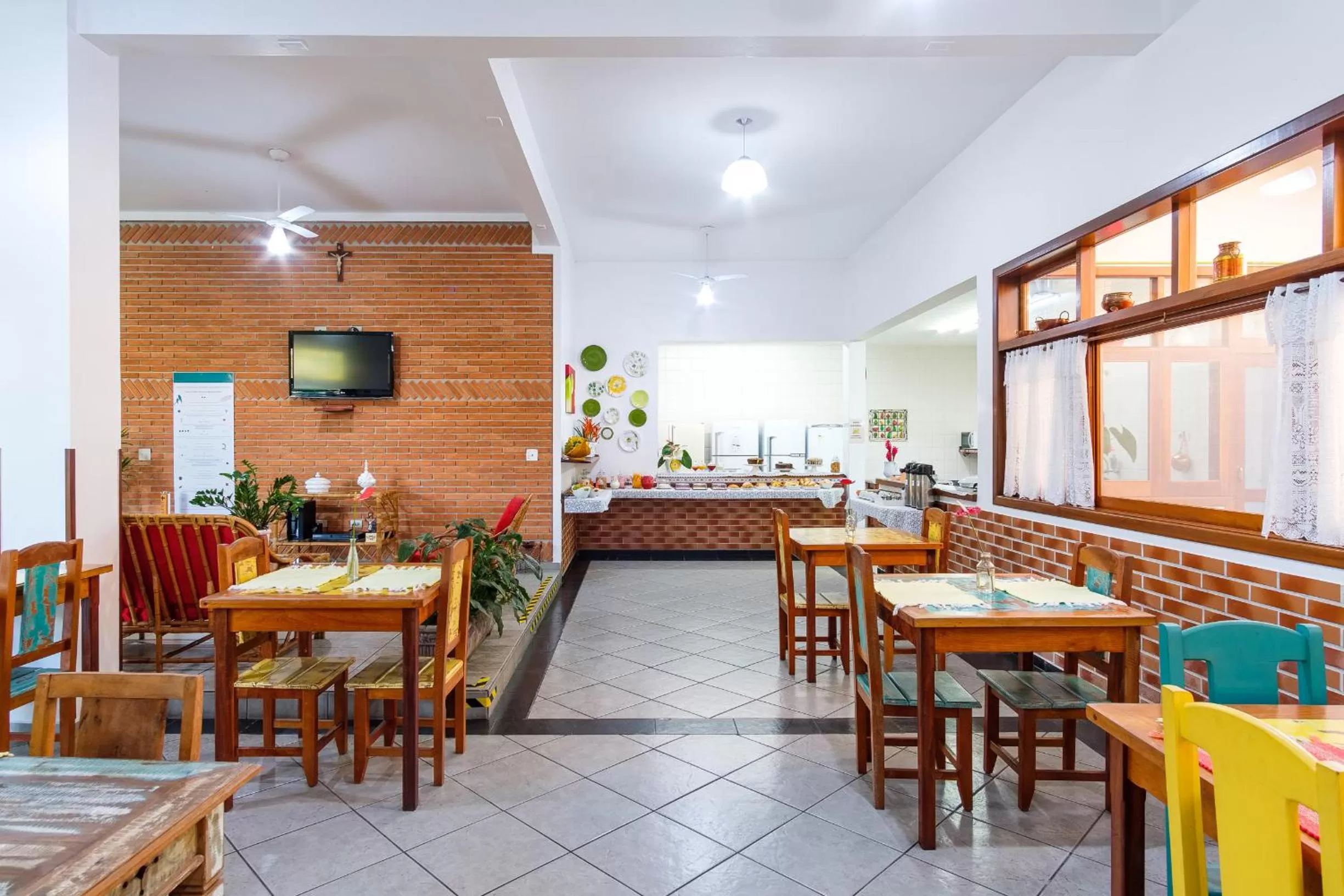 Restaurant/places to eat in Pousada Vivamar