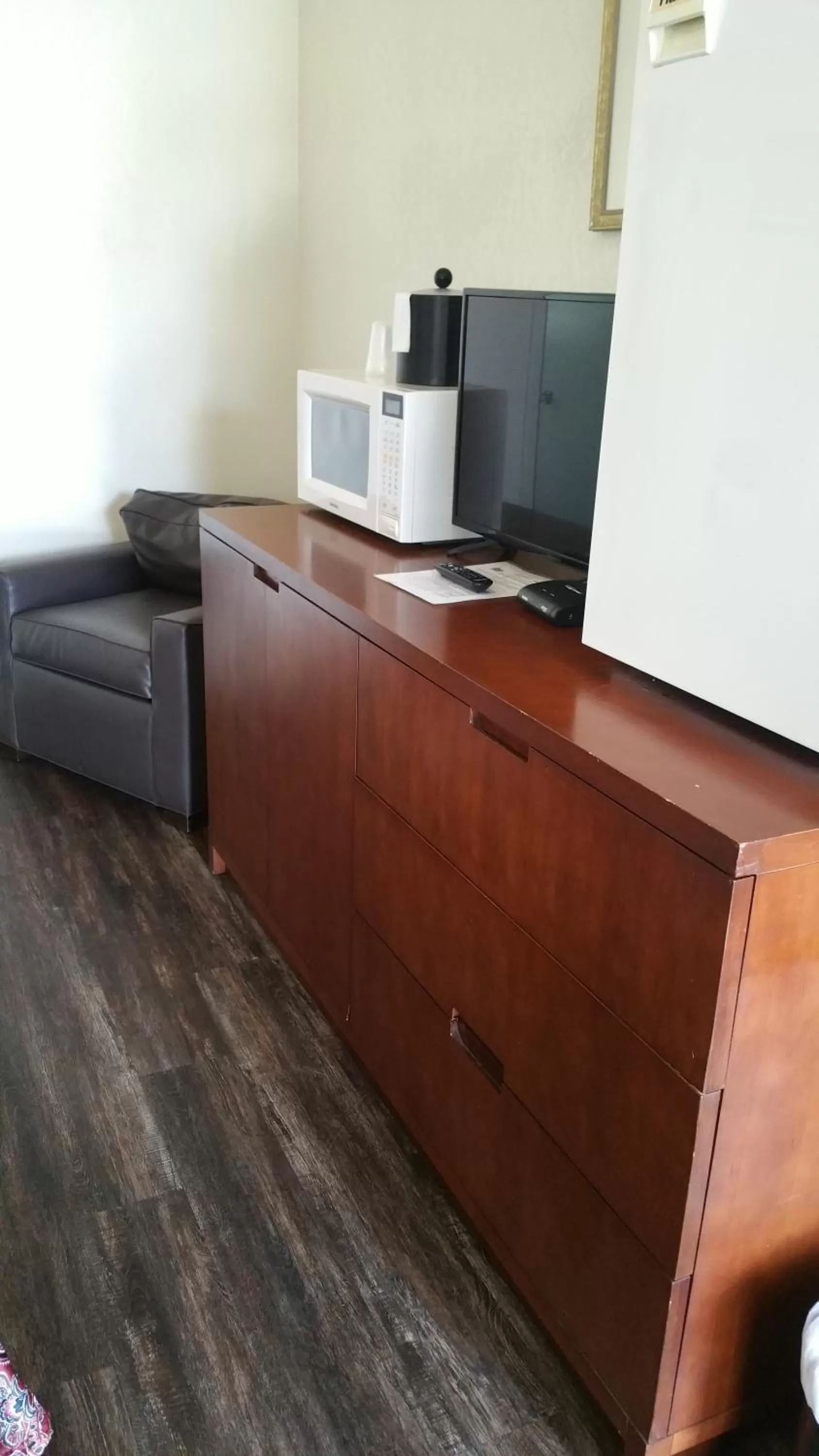 Decorative detail in Ontario Inn