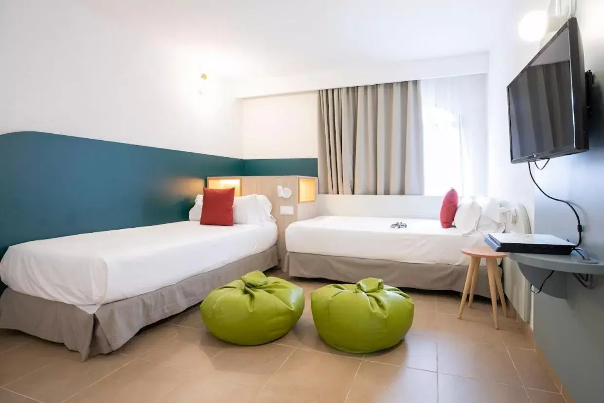 Deluxe Family Room in HD Parque Cristobal Gran Canaria Deluxe Family Room in HD Parque Cristobal Gran Canaria