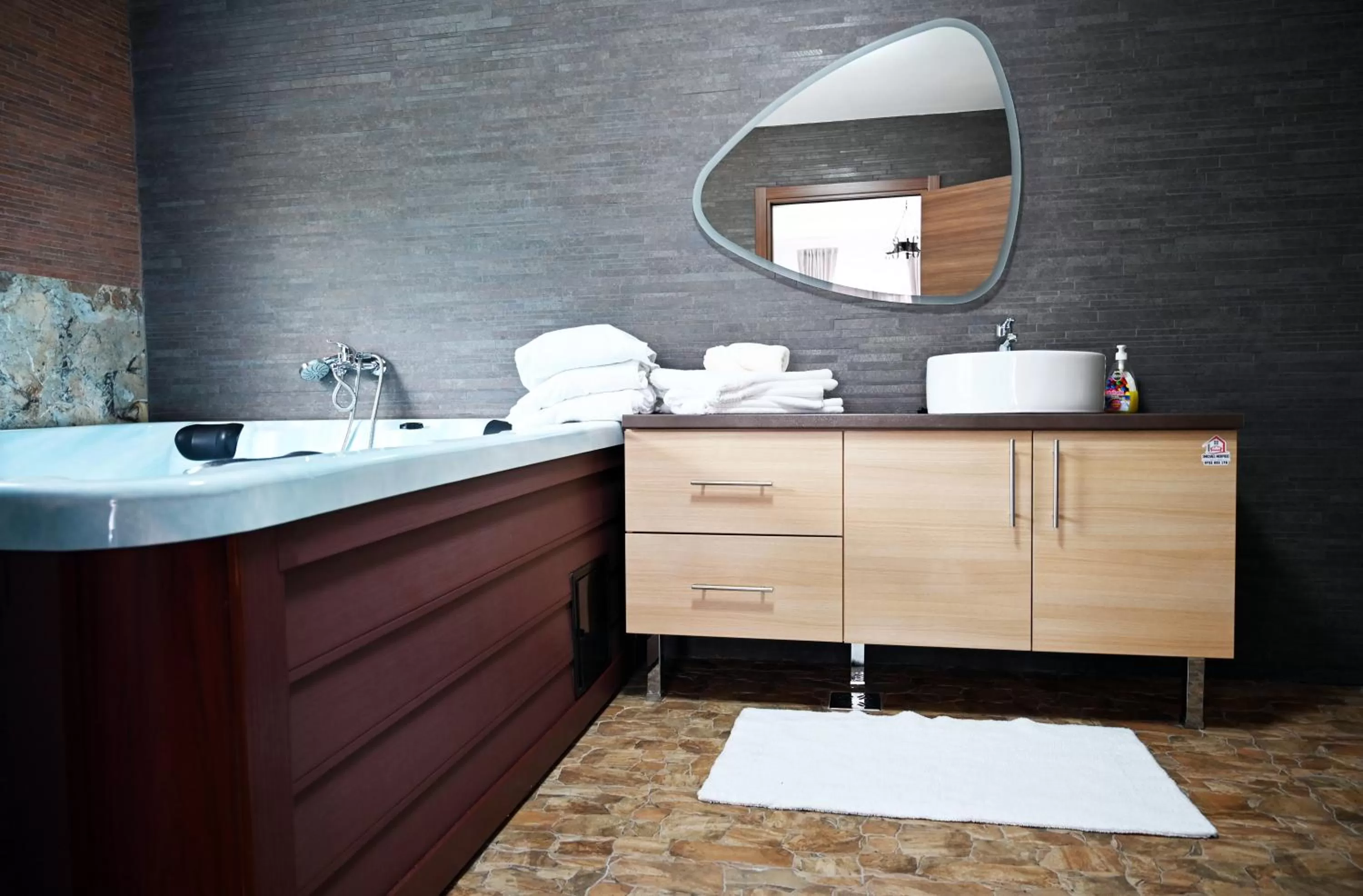 Bathroom in Conacul Radacinilor