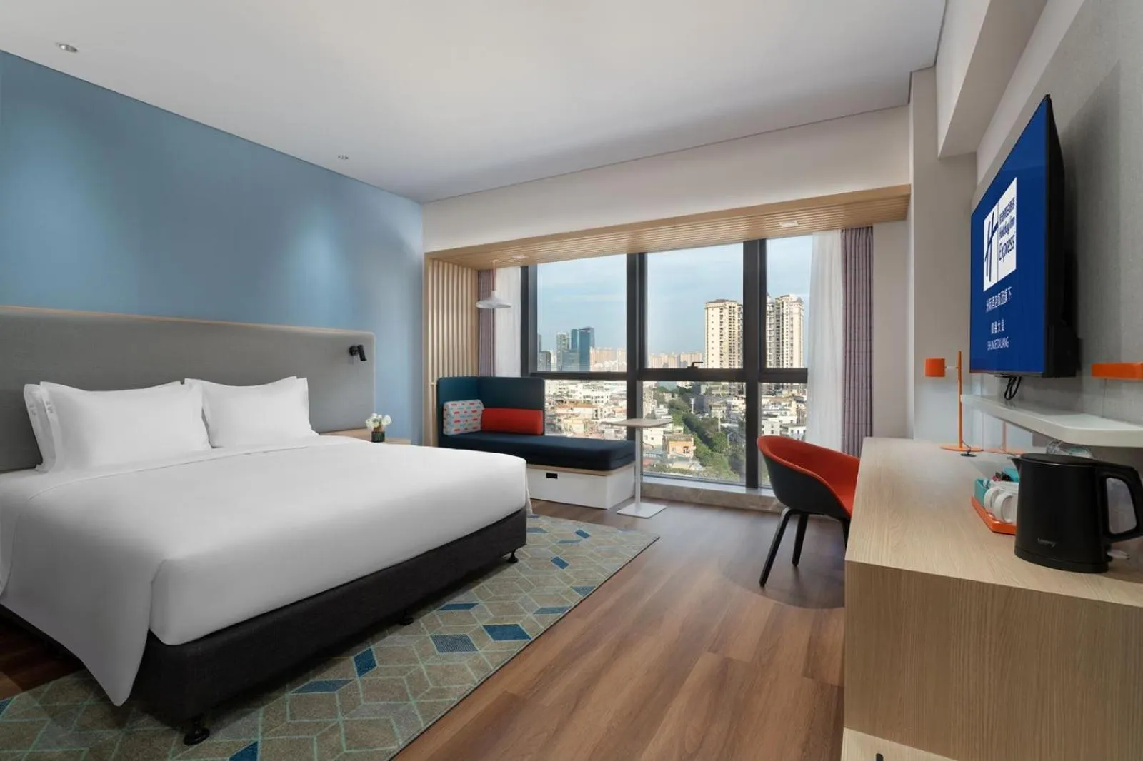 Photo of the whole room, Bed in Holiday Inn Express Shunde Daliang by IHG