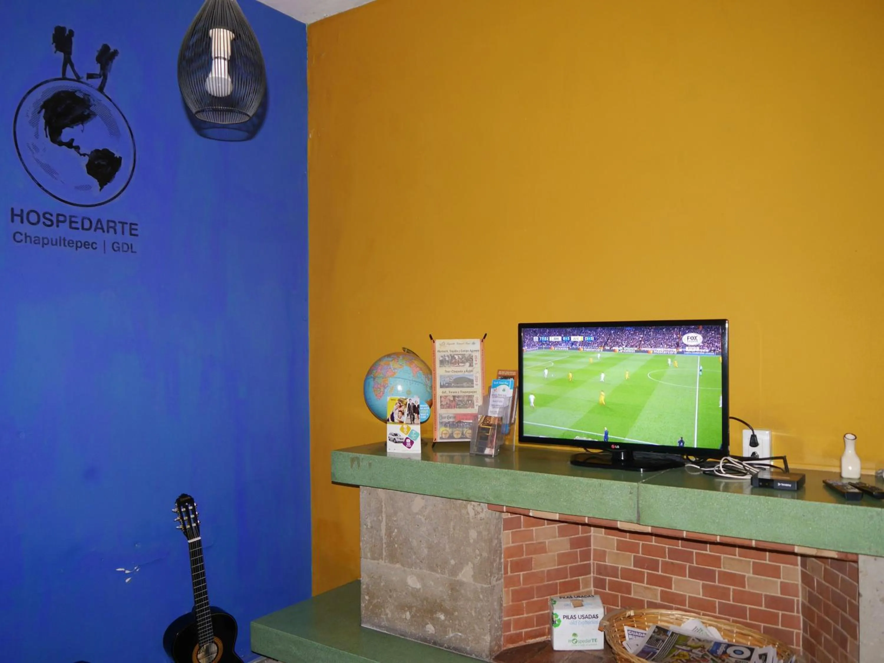 Communal lounge/ TV room in Hostel Hospedarte Chapultepec