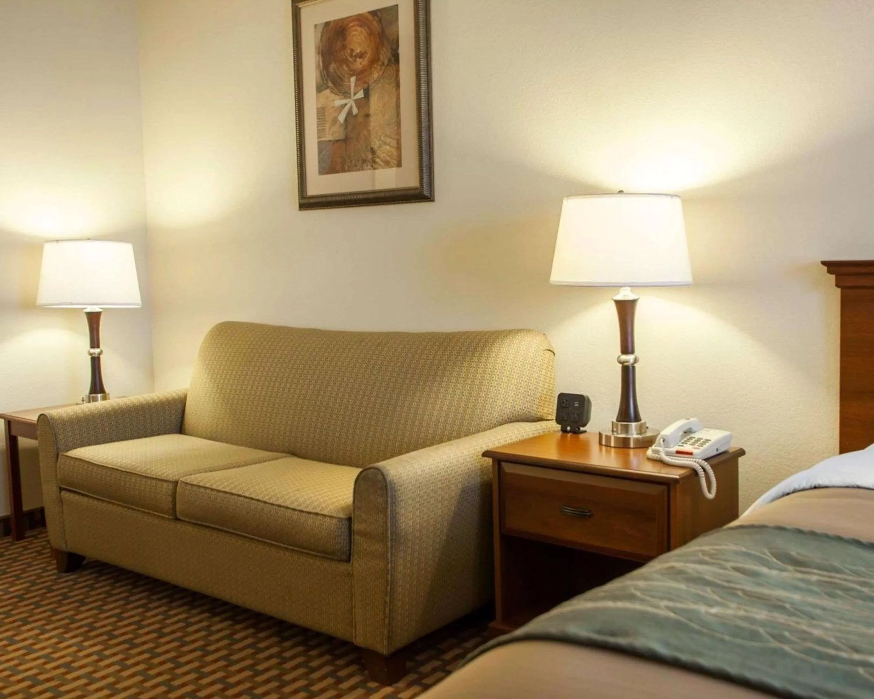Photo of the whole room, Bed in Comfort Inn & Suites Harrisonville